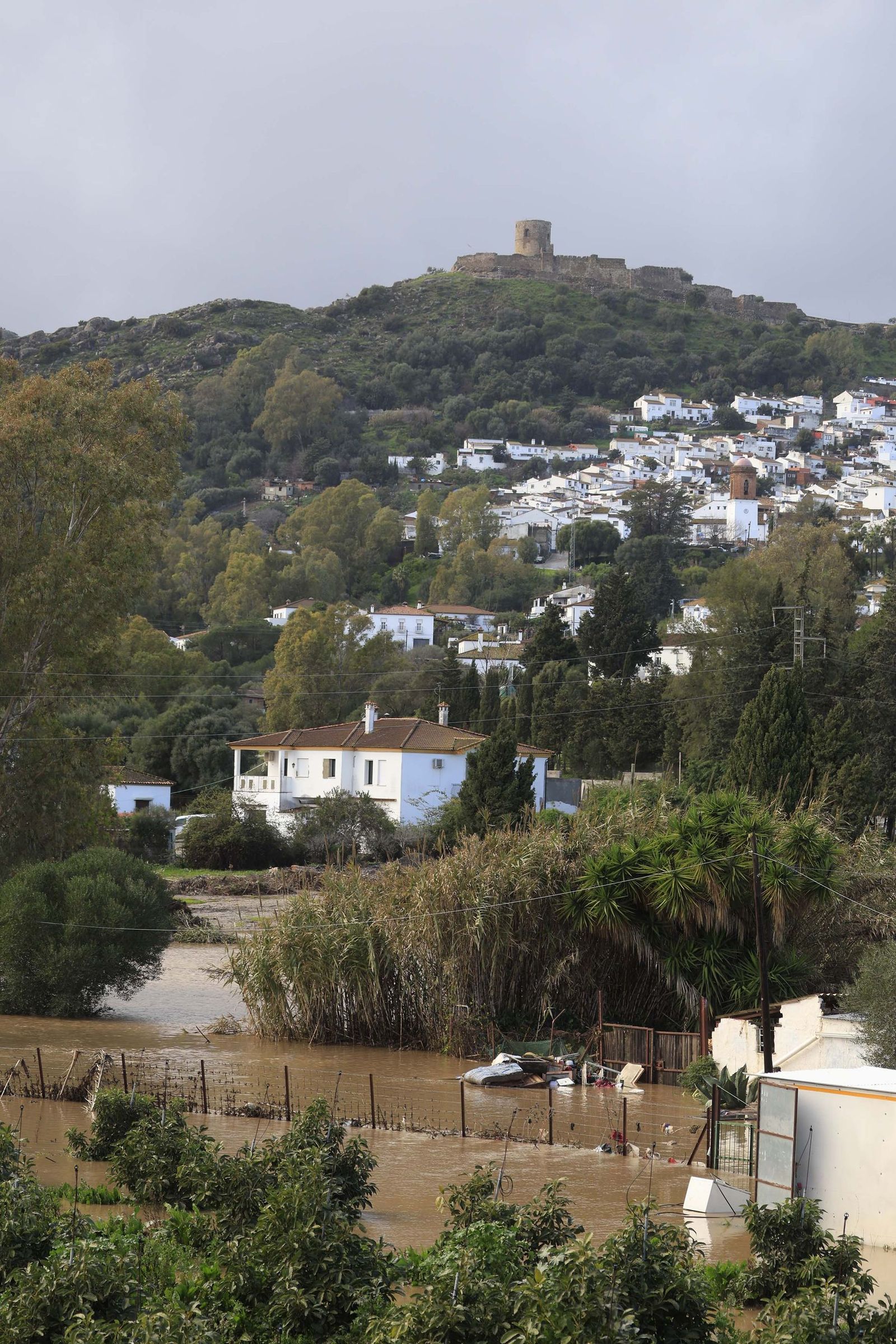 Jimena aguarda una madrugada en vilo ante la previsión de más lluvias por las borrascas Joseph y Kristin