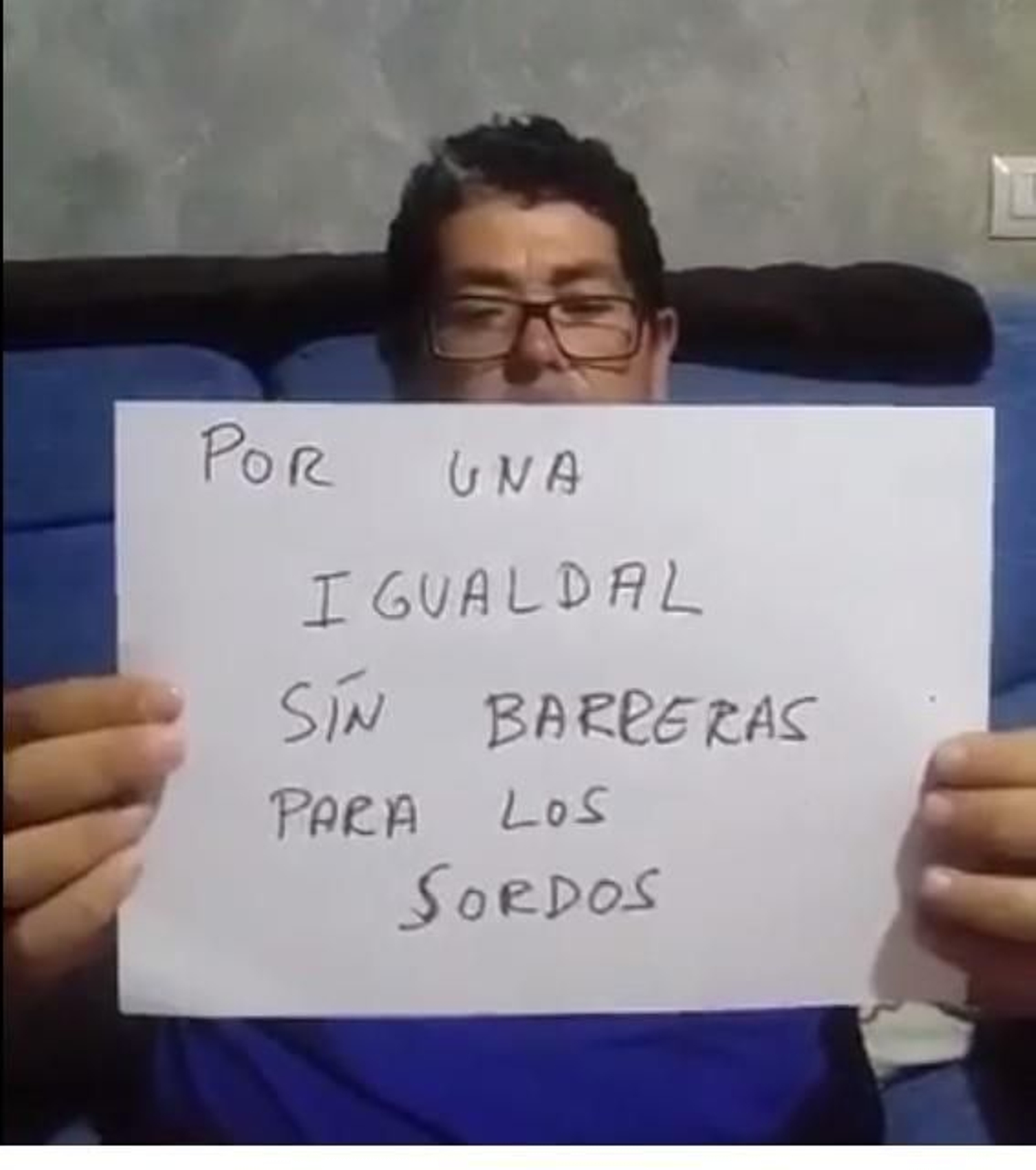 A través de su perfil de Facebook denuncia su situación y muestra también la reclamación presentada.