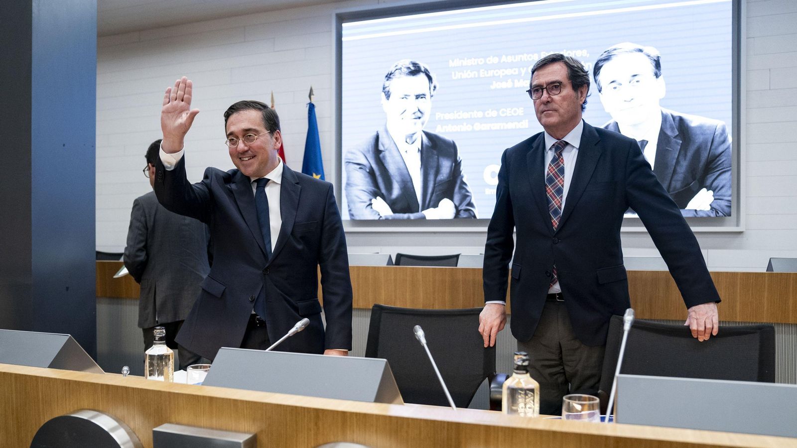 Albares y Garamendi, a finales de abril.