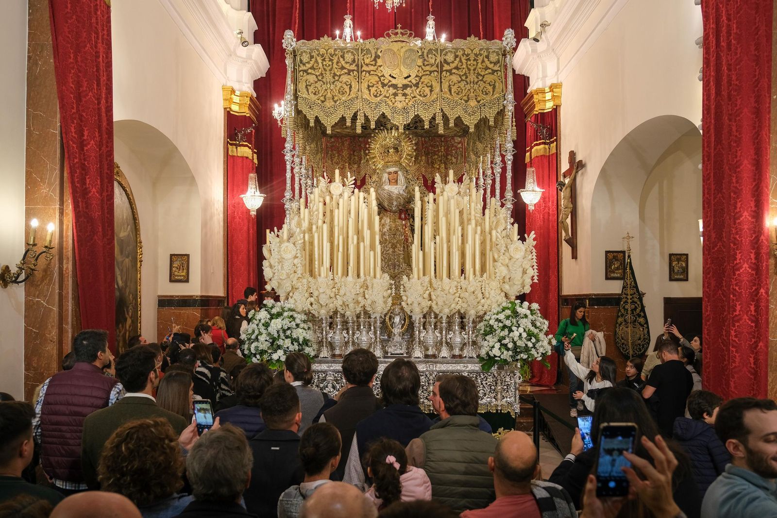 Visitas al Cachorro y Esperanza de Triana previo a sus traslados a la Catedral