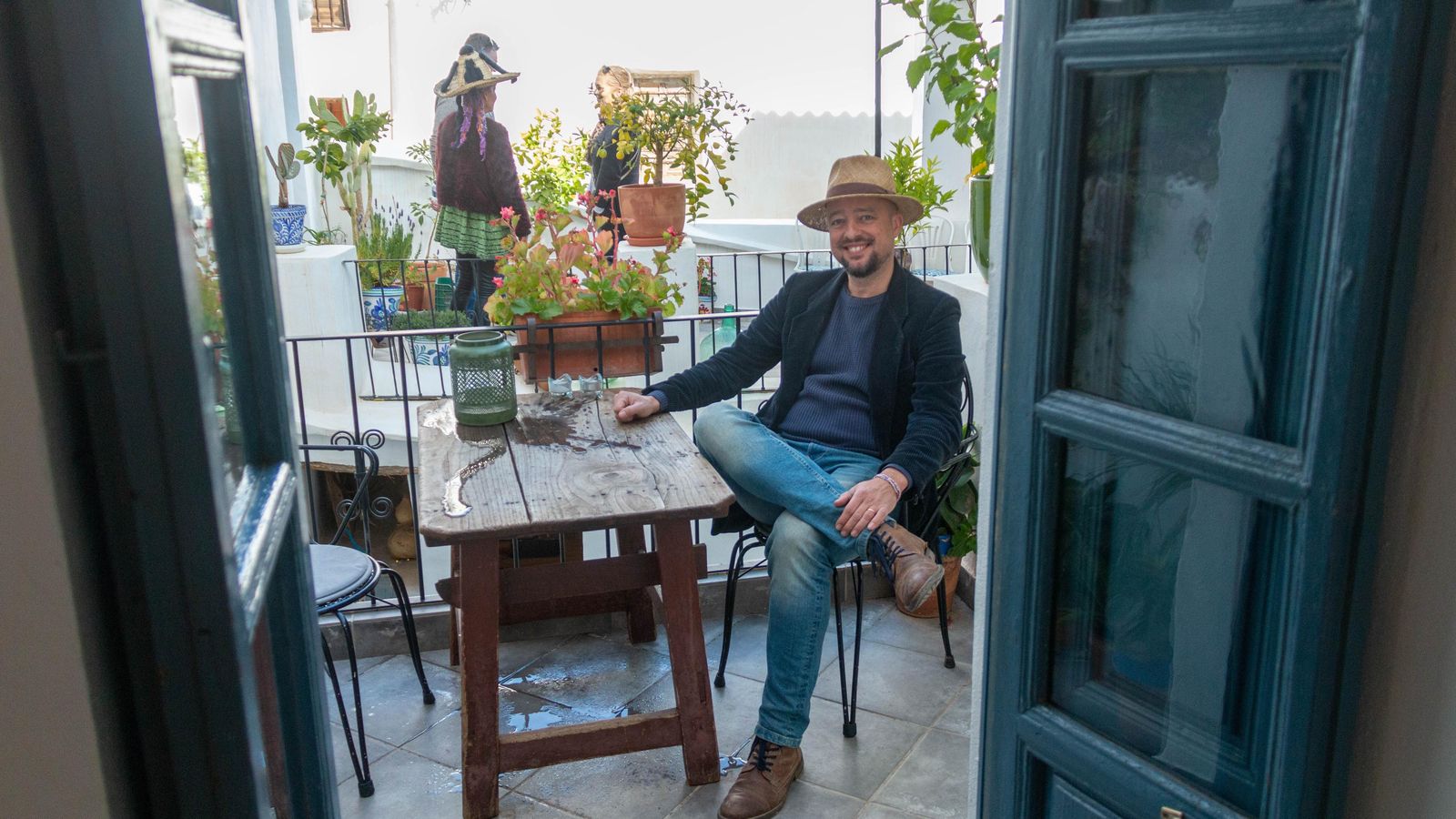 Wijnand recibe a los visitantes en Casa 3