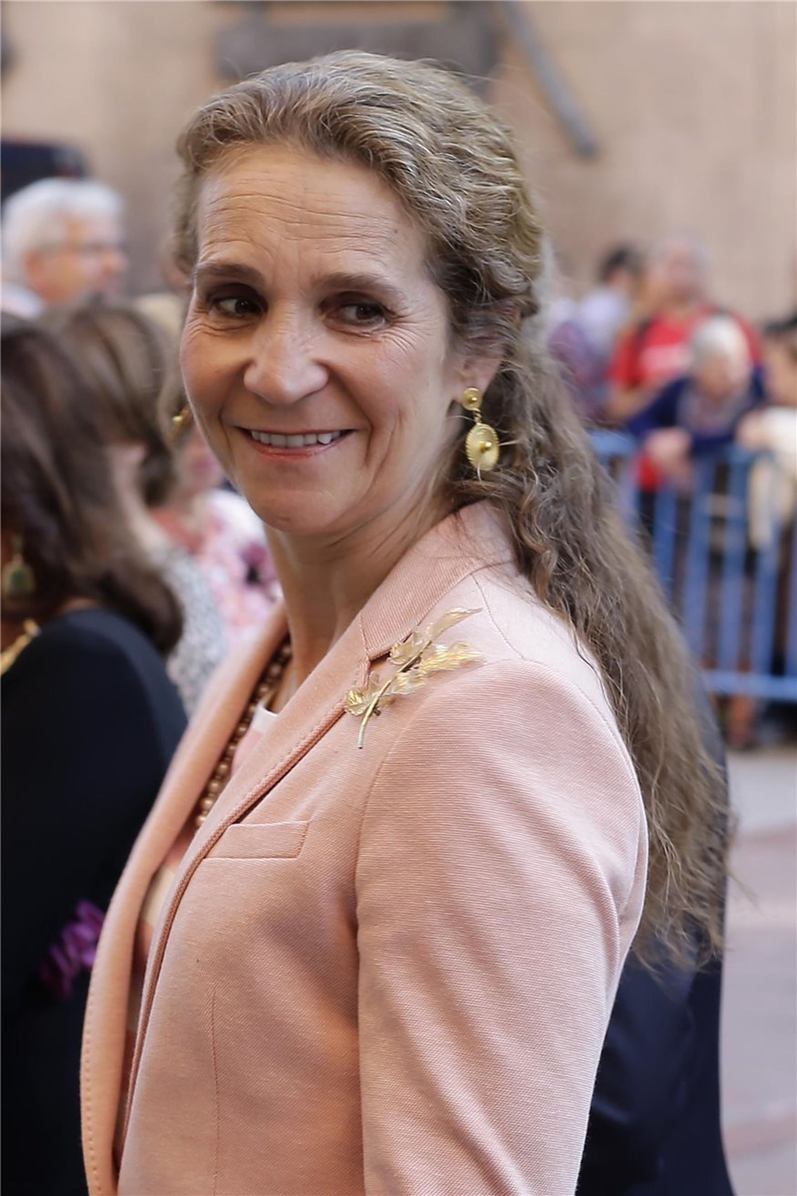 La infanta Elena posa sonriente unos días antes de su 55 cumpleaños.