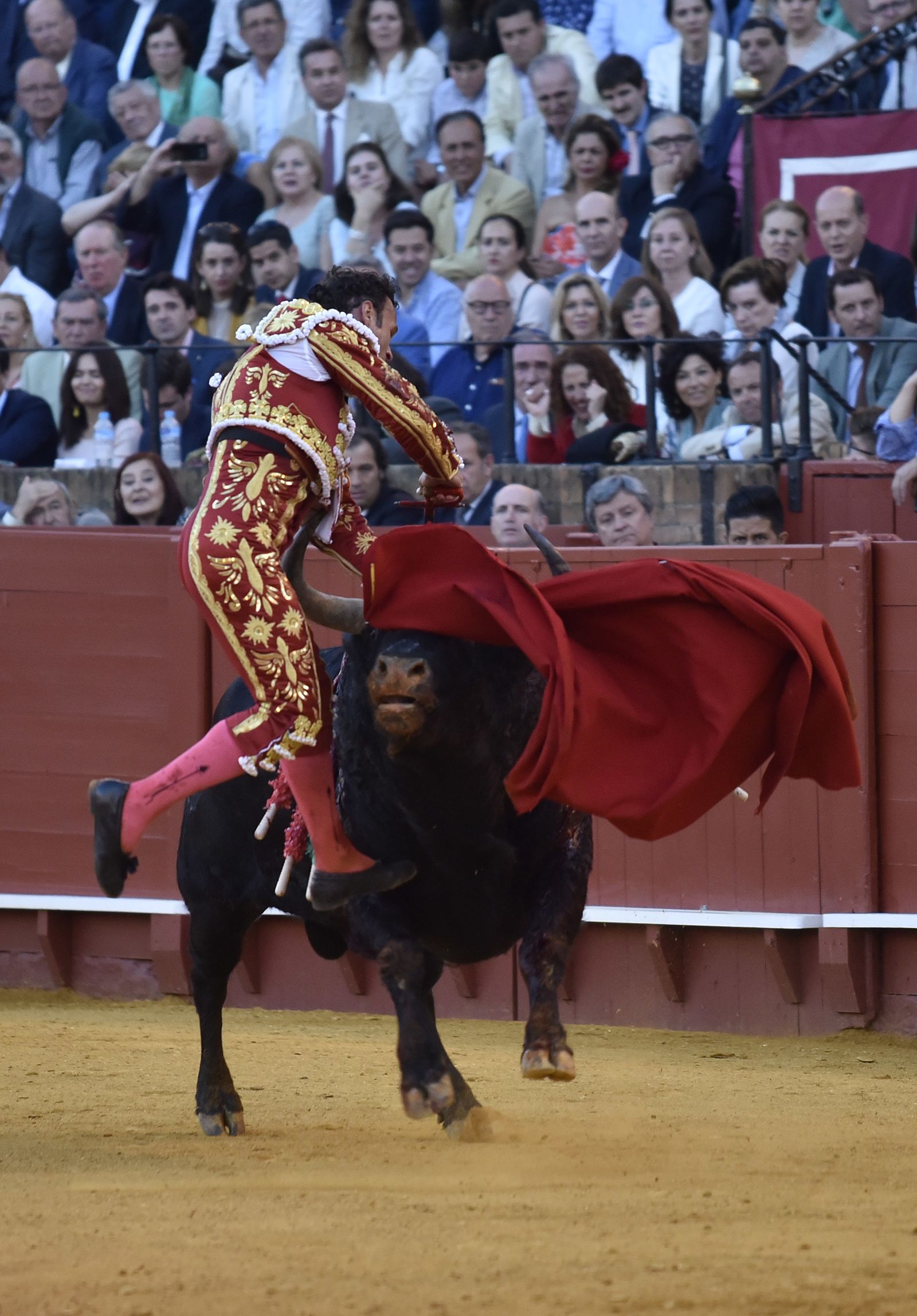 Las imágenes de la 13ª corrida de abono de La Maestranza