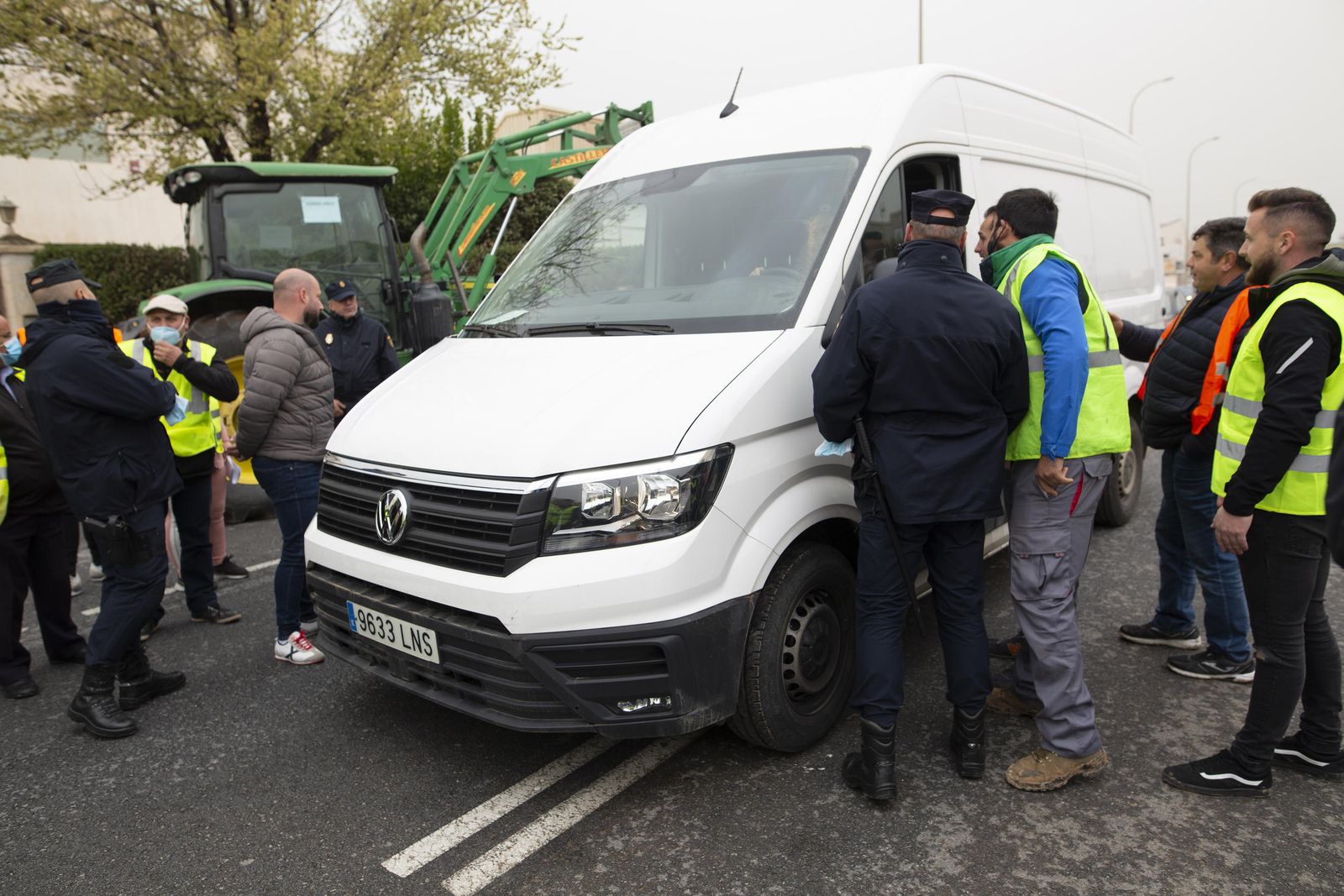Piquetes tratan de impedir el paso a Merca Granada durante la huelga de transportes