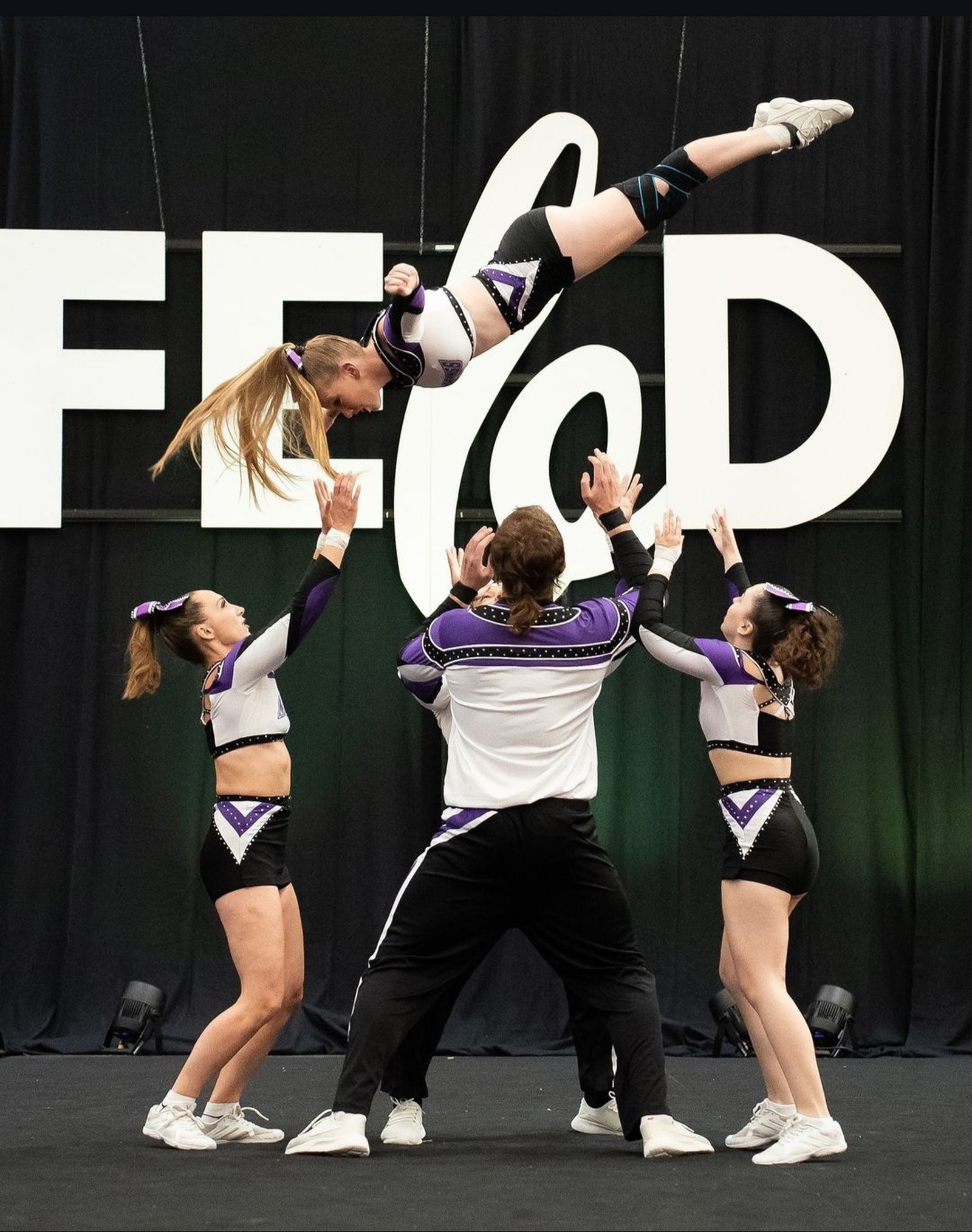 Uno de los ejercicios de 'White Horses' durante su participación en el Campeonato de España.