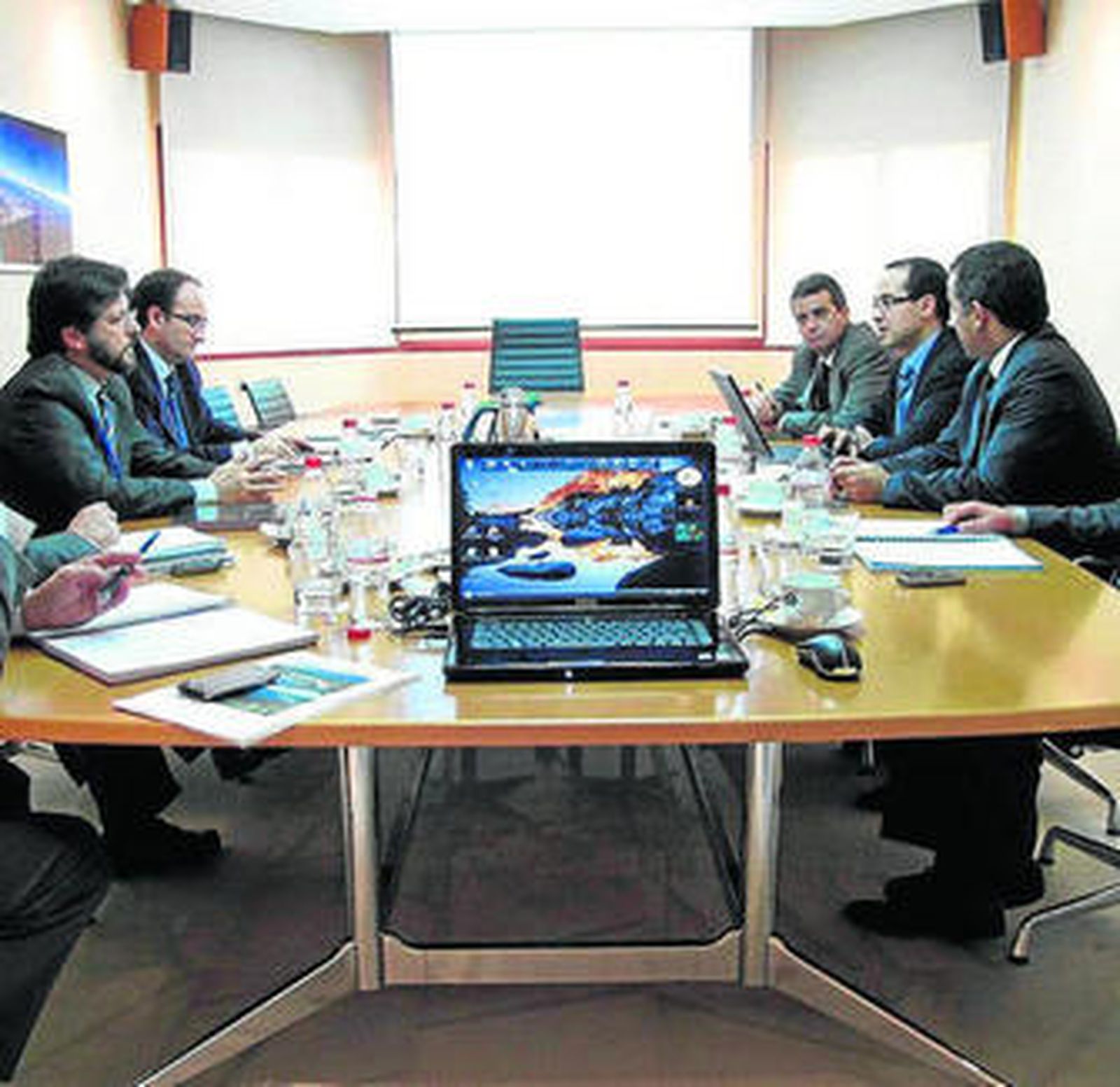 Representantes de la APBA y Tánger-Med, reunidos ayer en Algeciras.