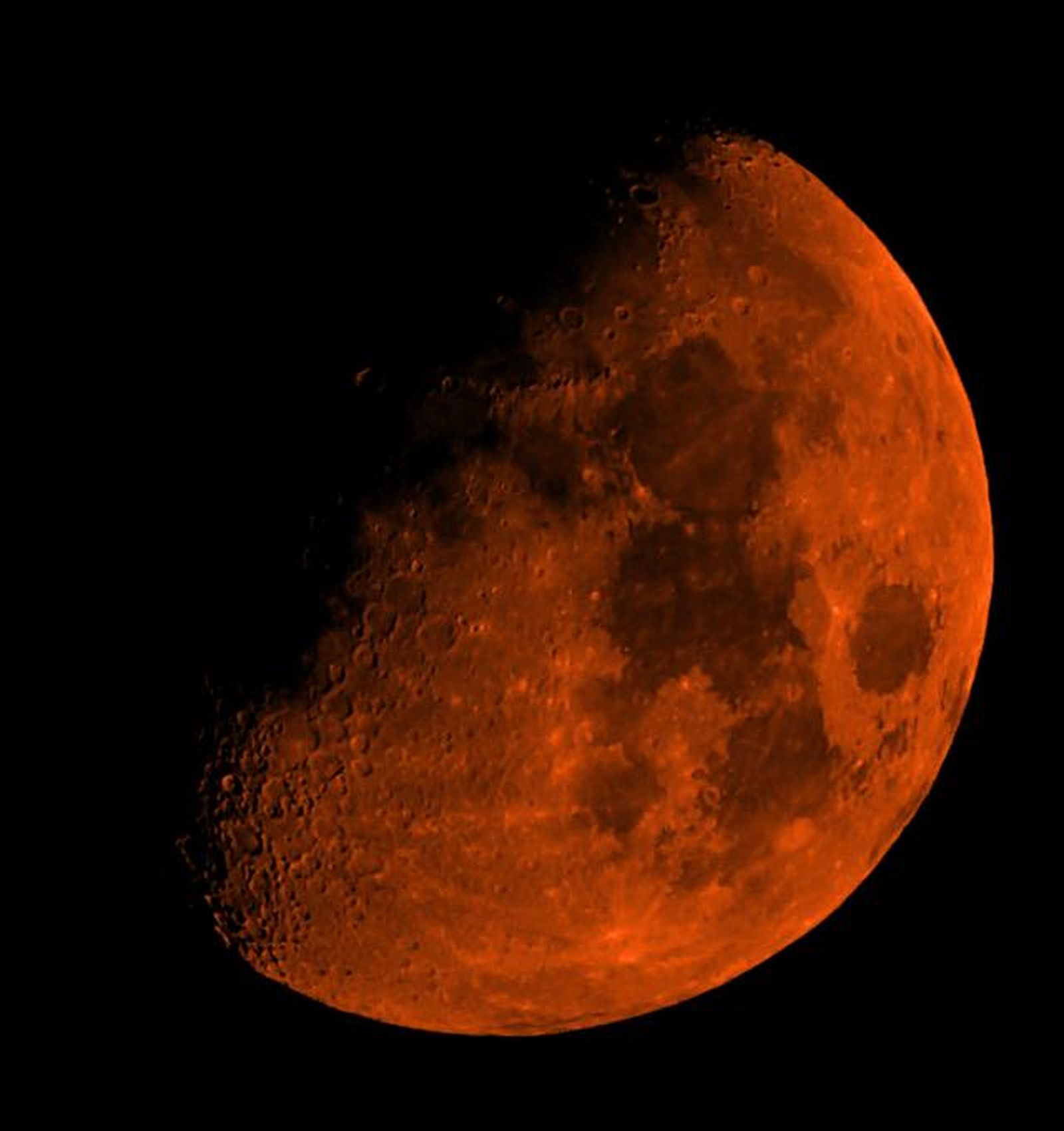 Luna naranja.