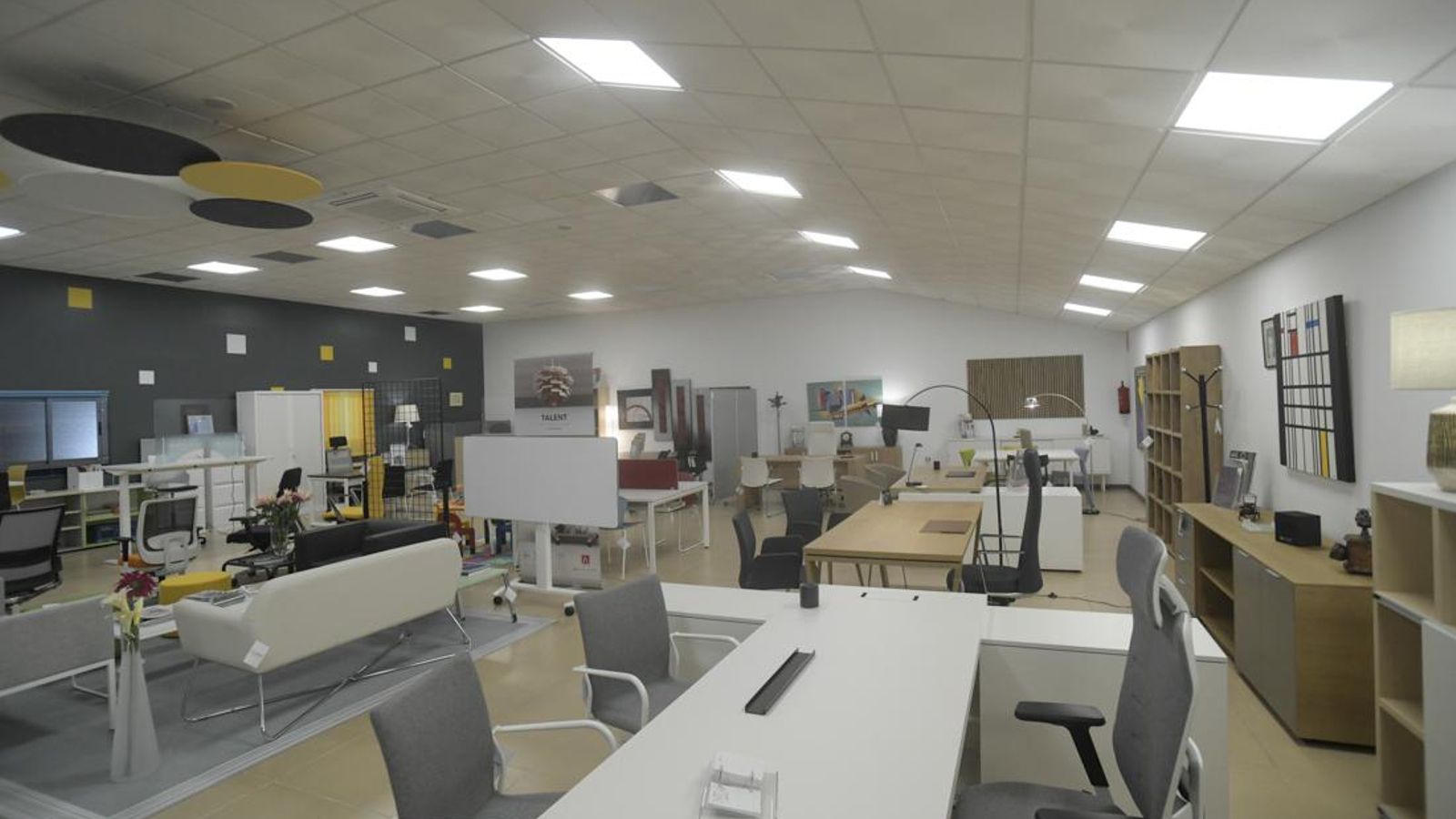 Grebeco Siglo XXI ofrece una gran variedad de mobiliario para cualquier tipo de empresa.