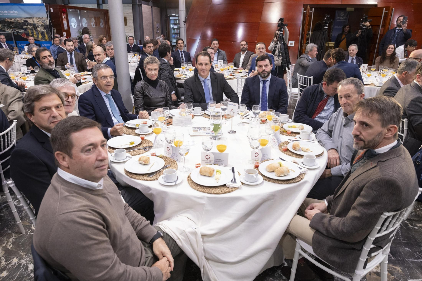 Imágenes de las mesas de invitados al Foro Joly Andalucía