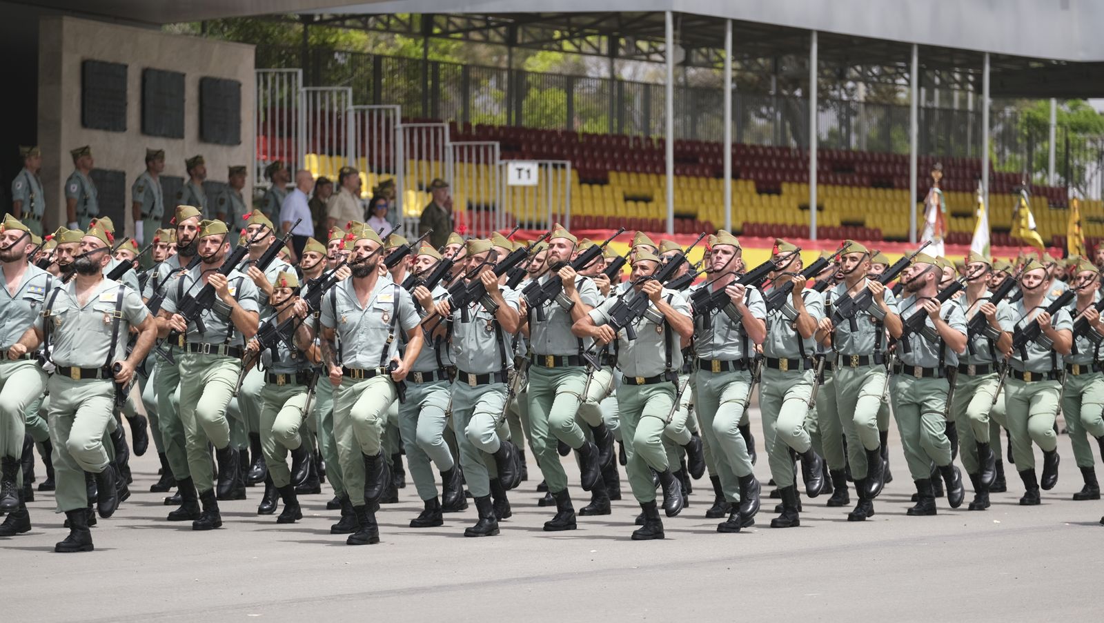 Visita de la Ministra de Defensa Margarita Robles a La Legión Española, en Viator