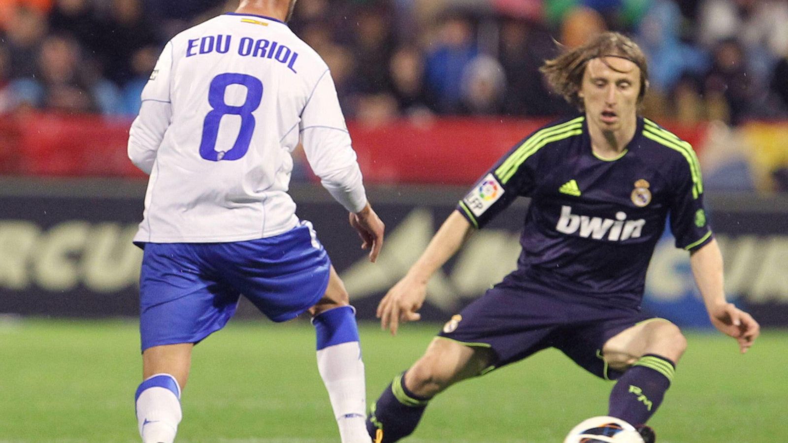 Oriol, frente a frente con Modric. Oriol, frente a frente con Modric.