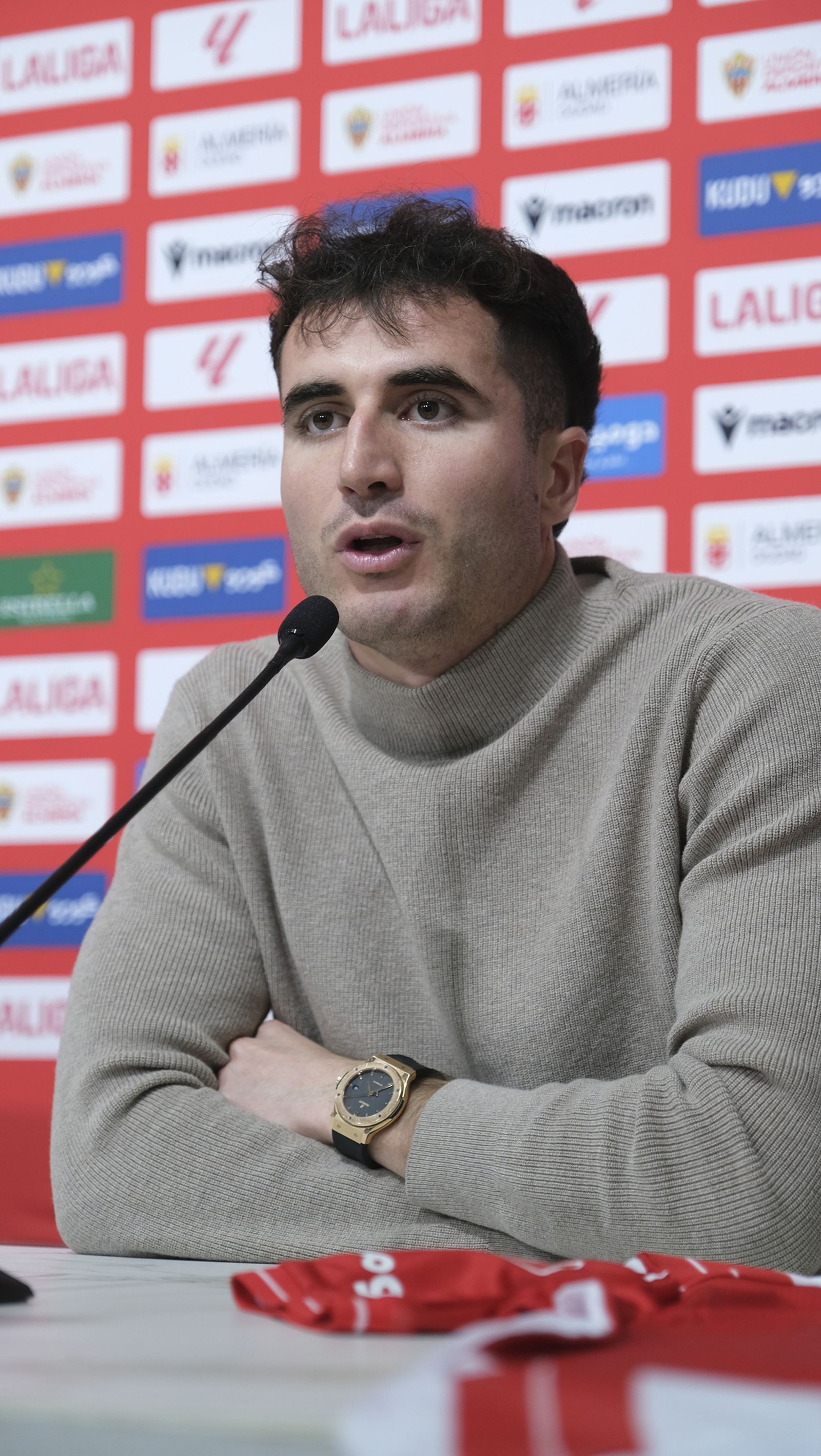 Presentación de Jon Morcillo como nuevo jugador de la U.D. Almería, en fotos