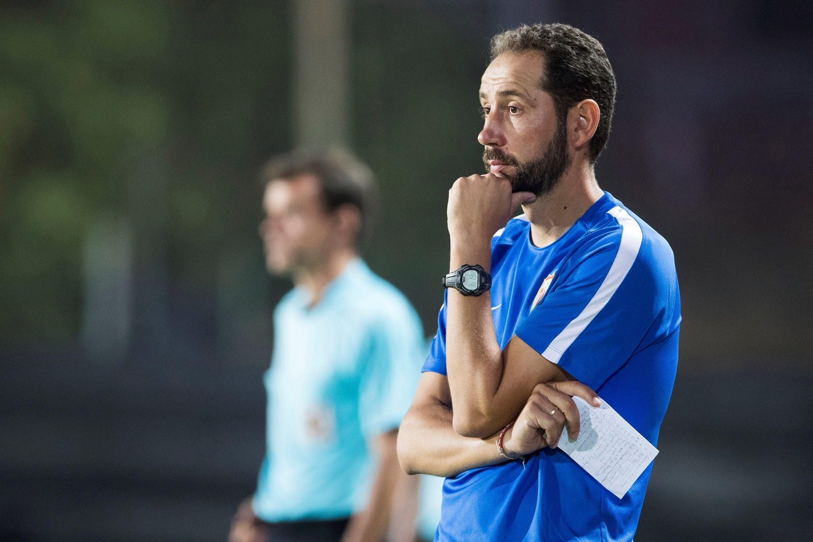 Pablo Machín sigue con atención el Sevilla-Bournemouth.
