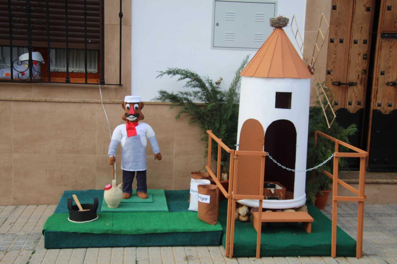 Un paseo en fotografías por la Navidad de Villafranca, el pueblo de Córdoba del reciclaje y la imaginación