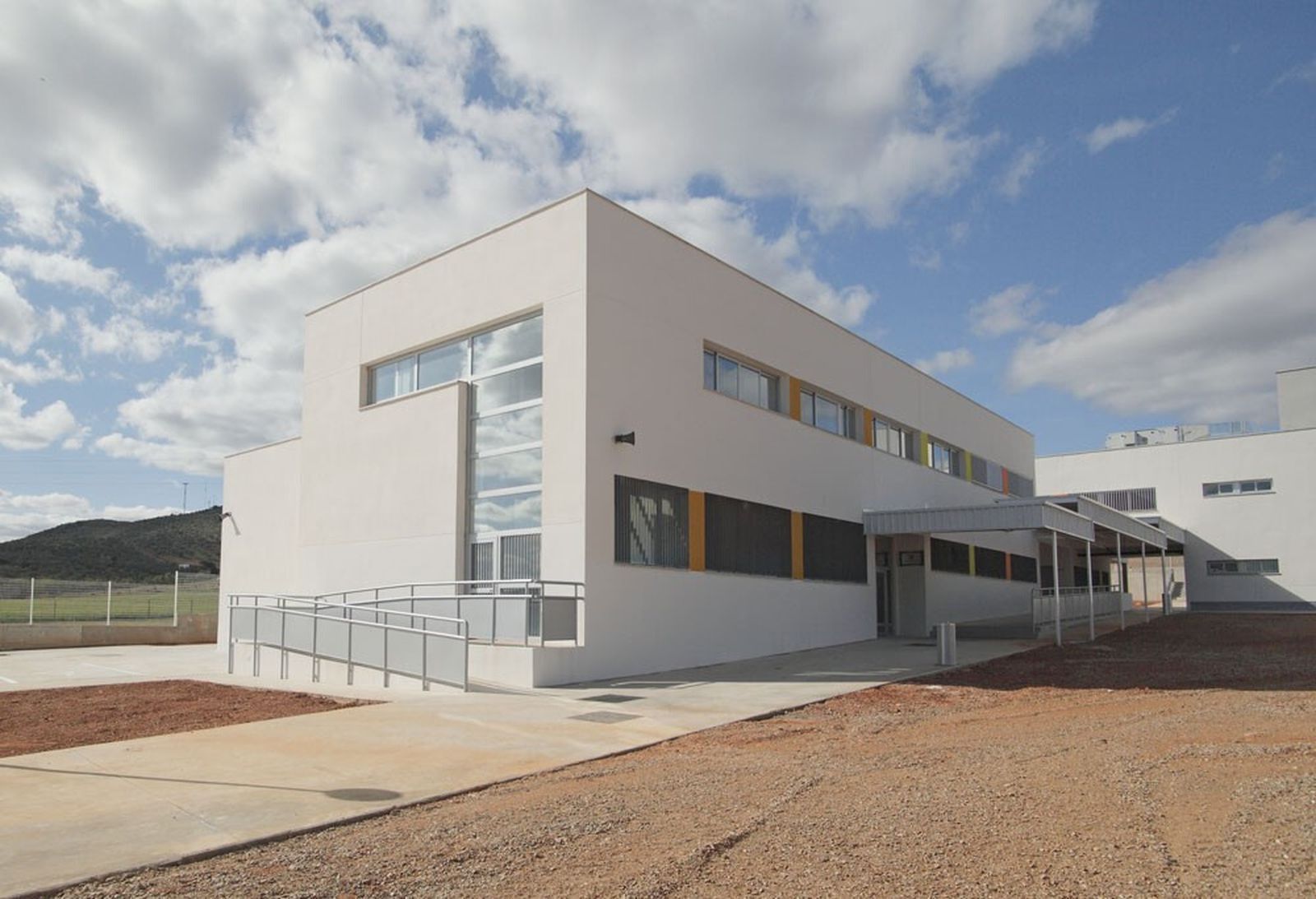 Imagen general del CEIP Cecilio Fuentes, en Alanís.