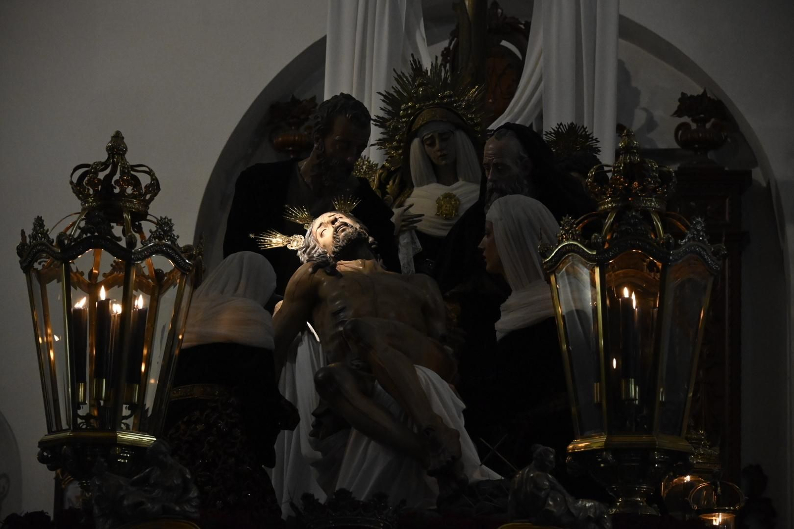 Las mejores imágenes del Miércoles Santo: Hermandad de la Santa Cruz