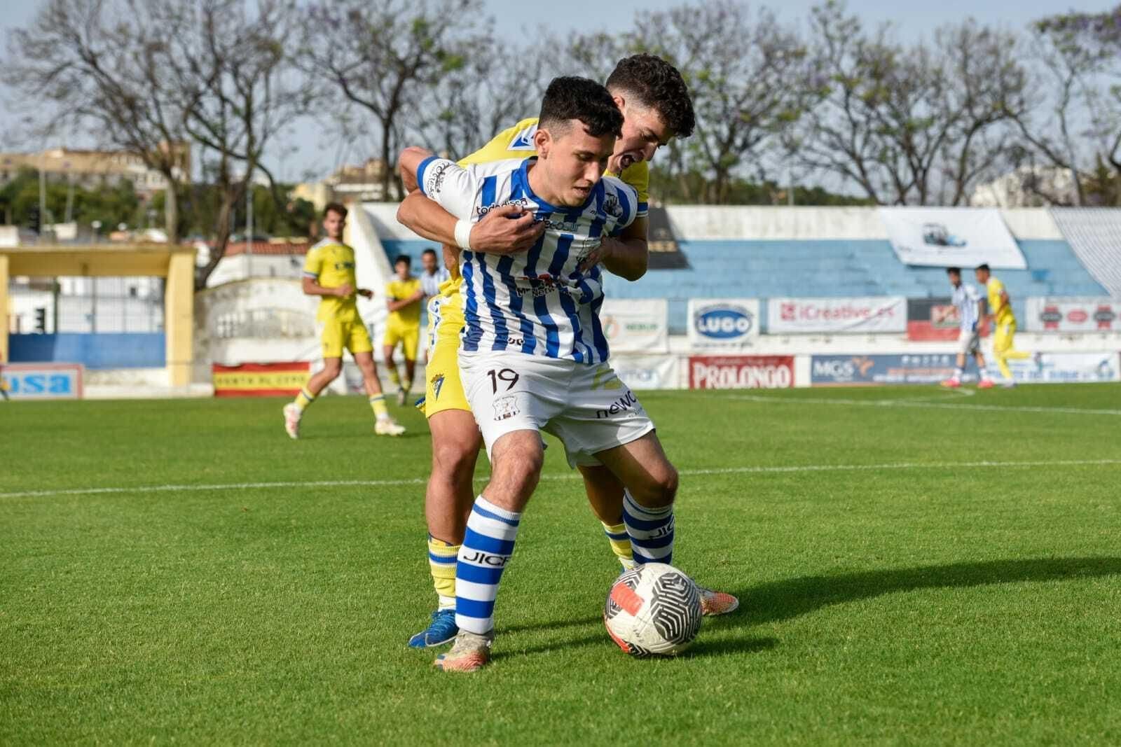 Imágenes del empate entre el Jerez Industrial y Cádiz Balón