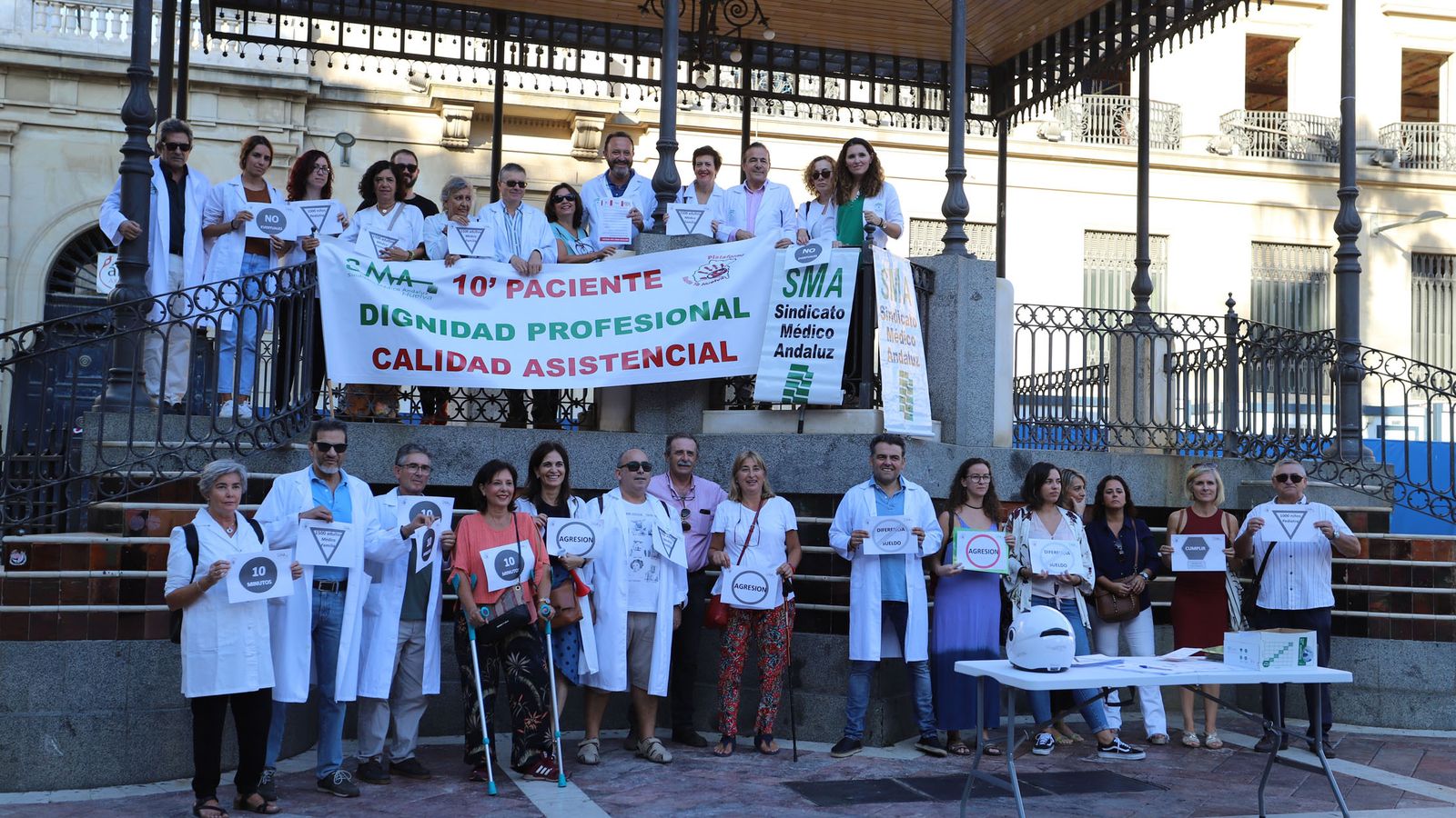 Concentración de Basta ya y Sindicato Médico.