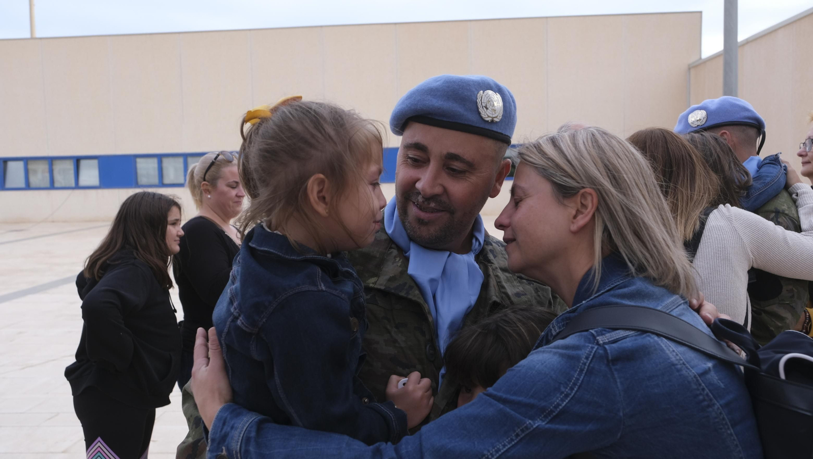 Imágenes de la salida del segundo contingente de La Legión con destino el Líbano
