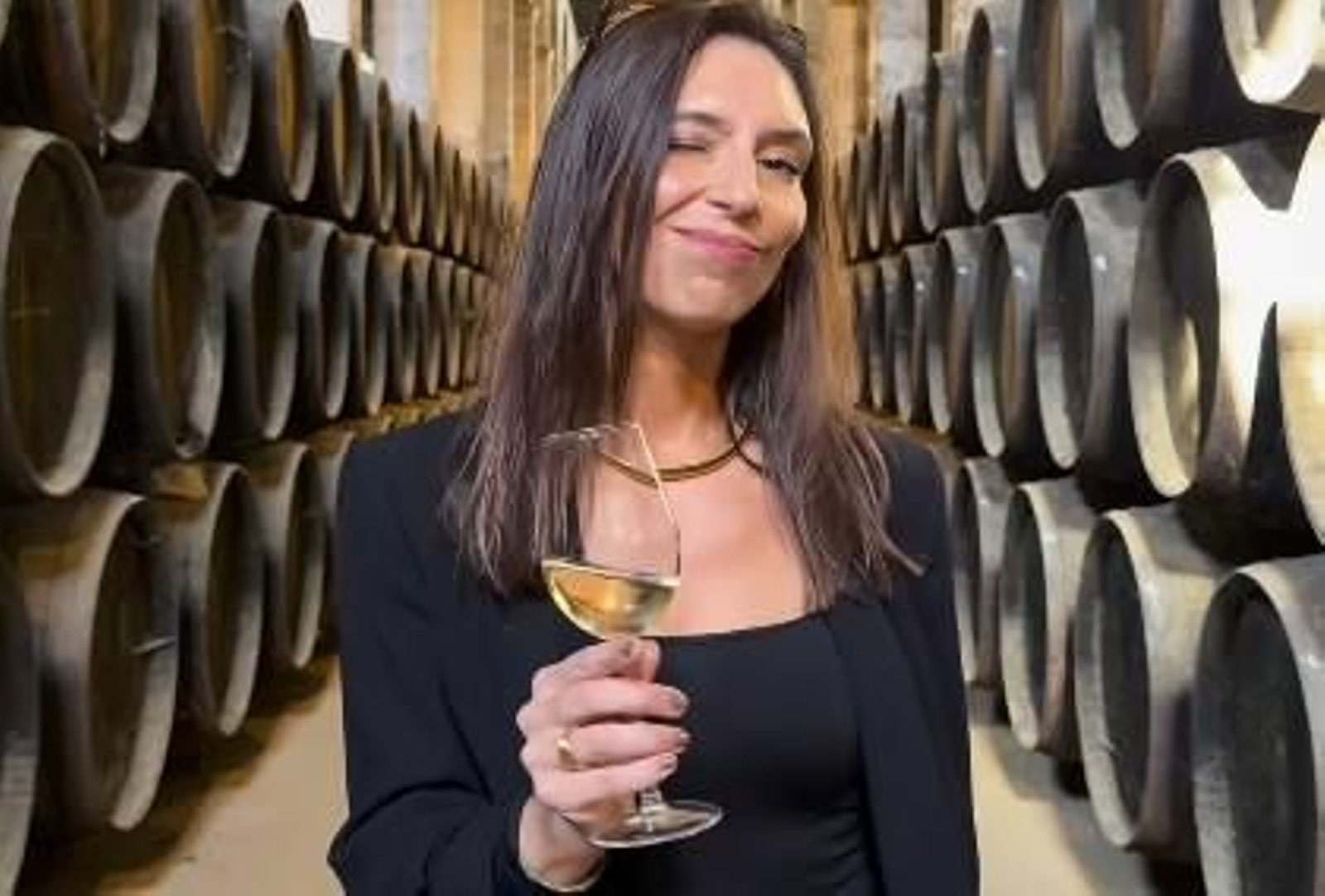 La presentadora de 'Me voy a comer el mundo' en la zambomba de bodegas lusta, en Jerez.