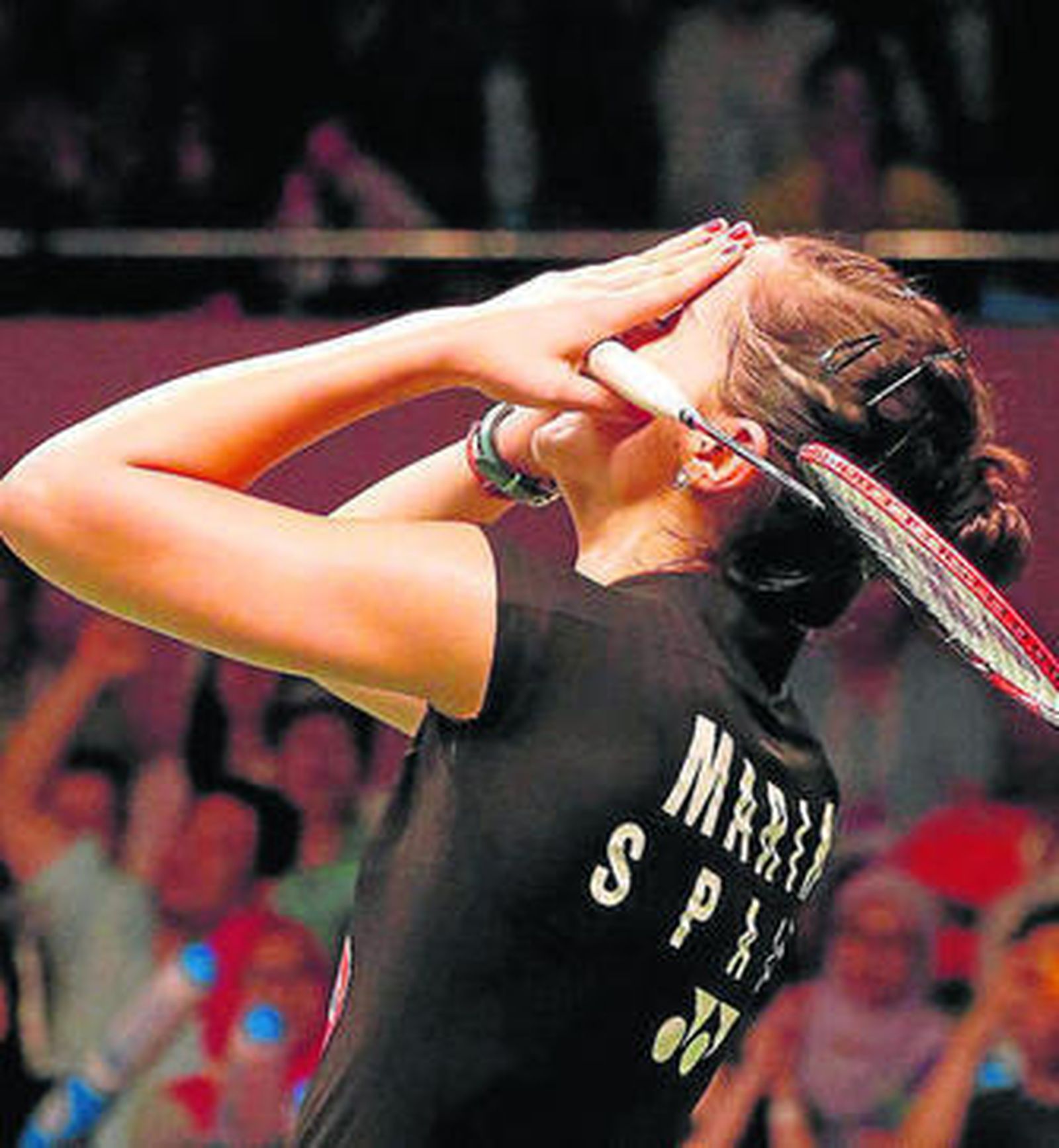 Marín se echa las manos a la cara tras su triunfo en la semifinal.