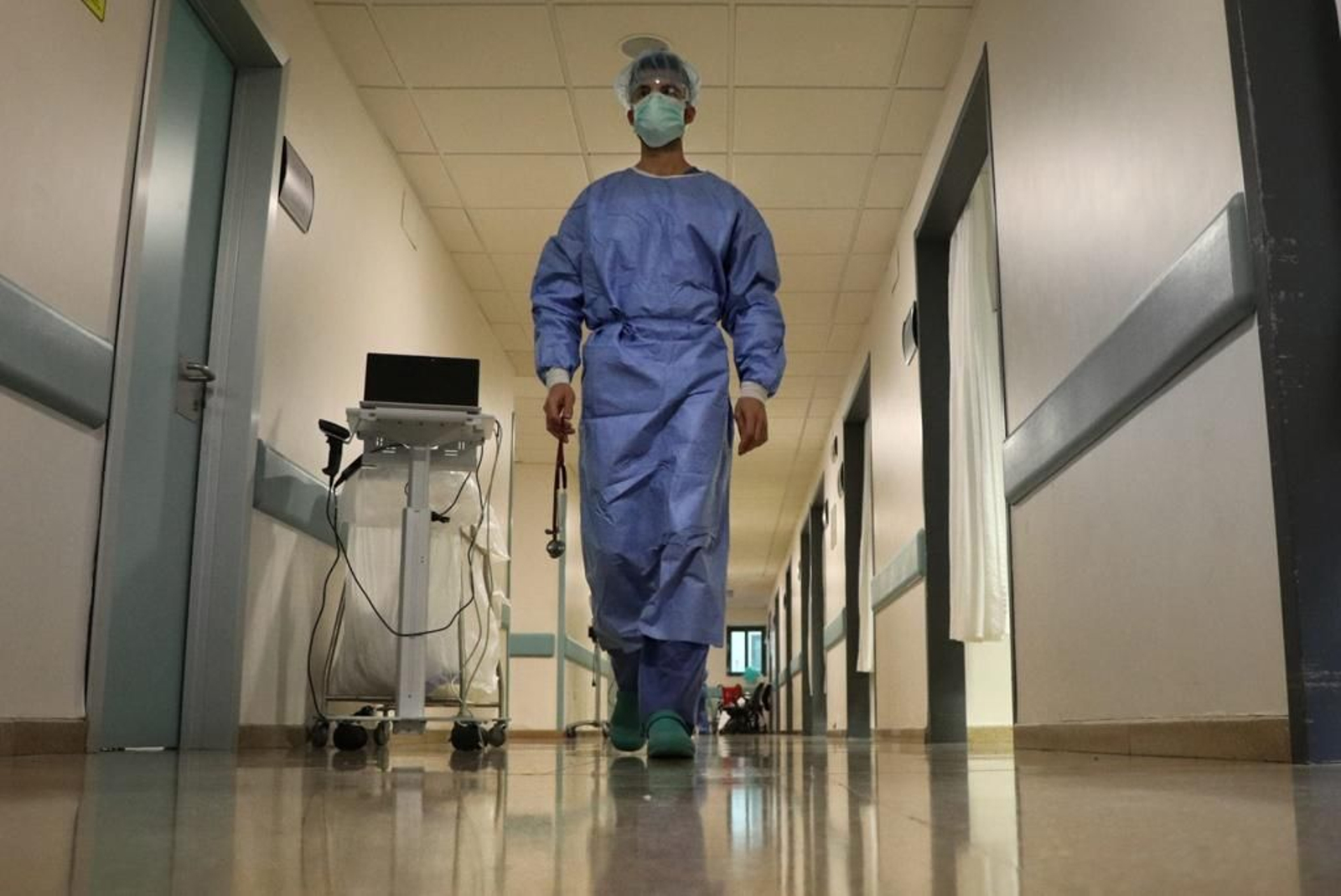 El trabajo en las Urgencias del Reina Sofía, retratado por los propios profesionales