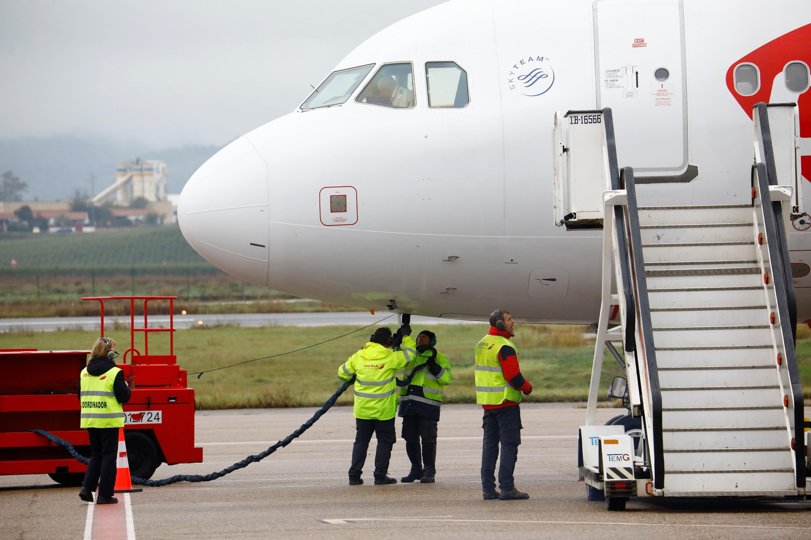 El despegue del el primer vuelo chárter a Europa en el aeropuerto de Córdoba, en imágenes