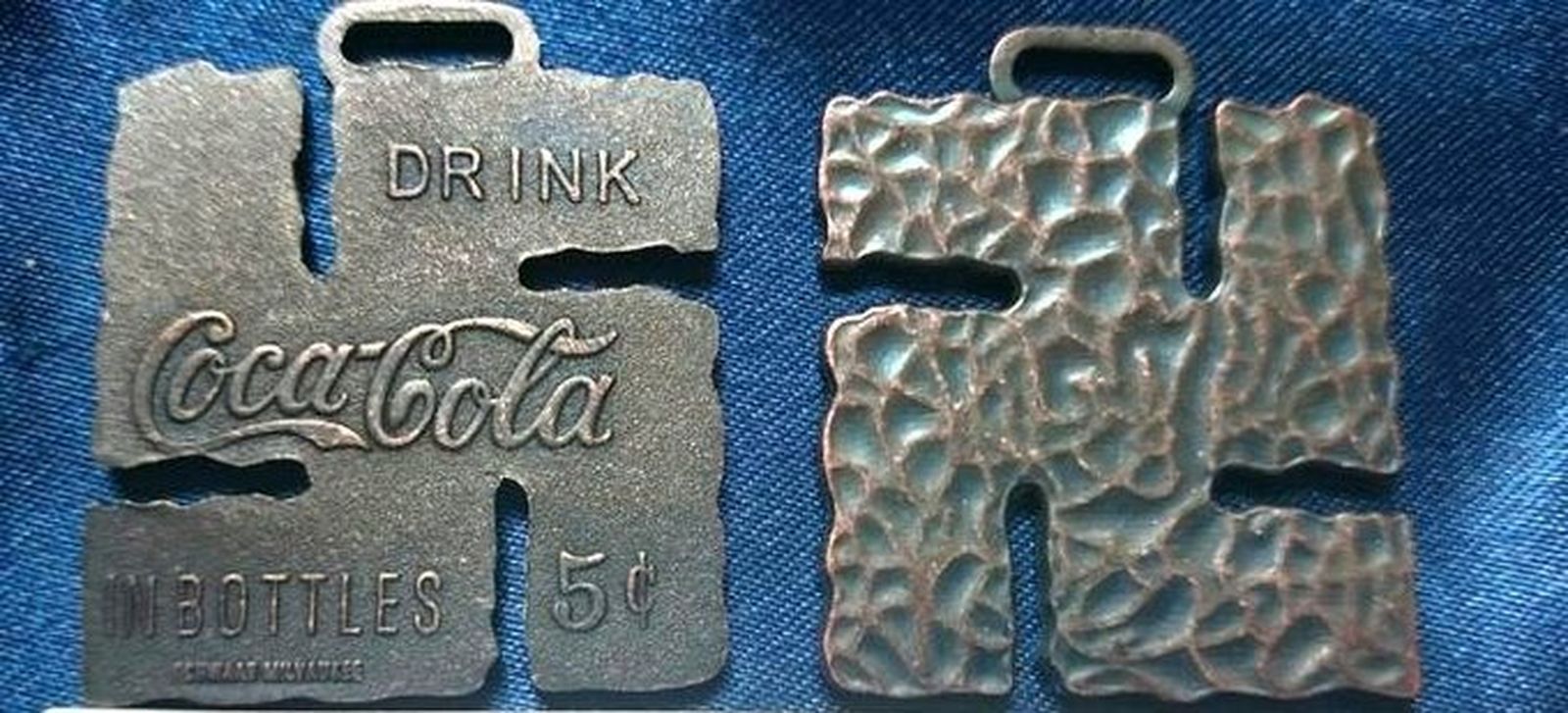 El llavero de Coca-Cola con la esvástica