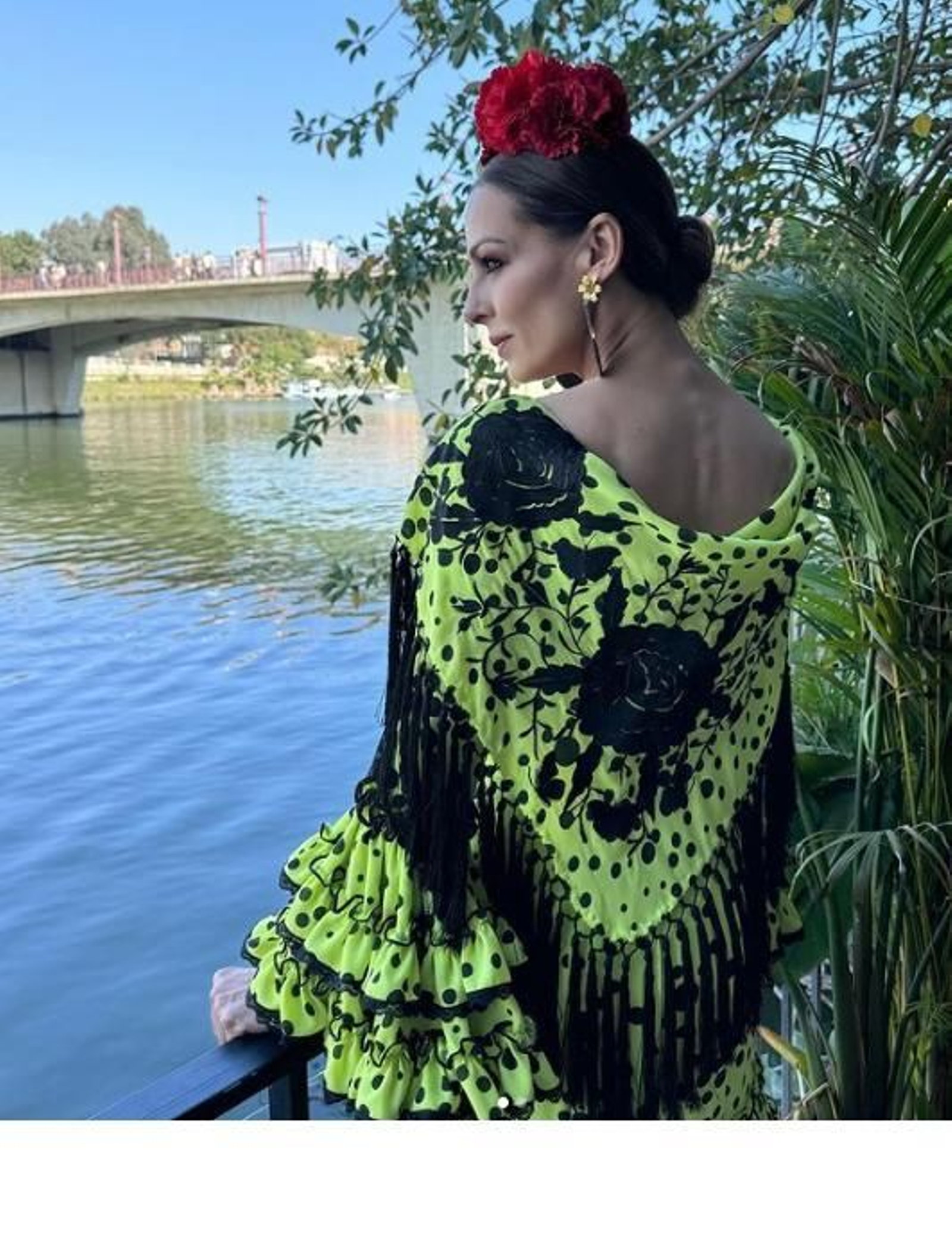 Eva González con traje de flamenca en la Feria de Abril.