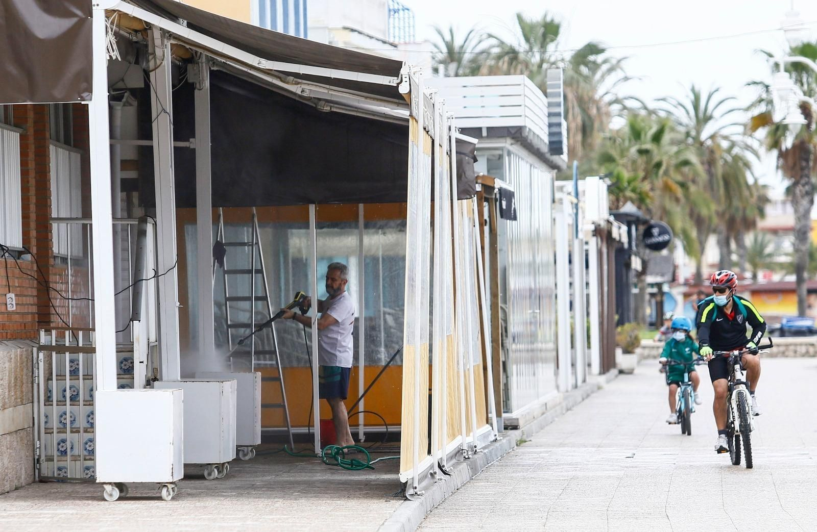 Cuenta atrás para abrir los bares este lunes en Málaga