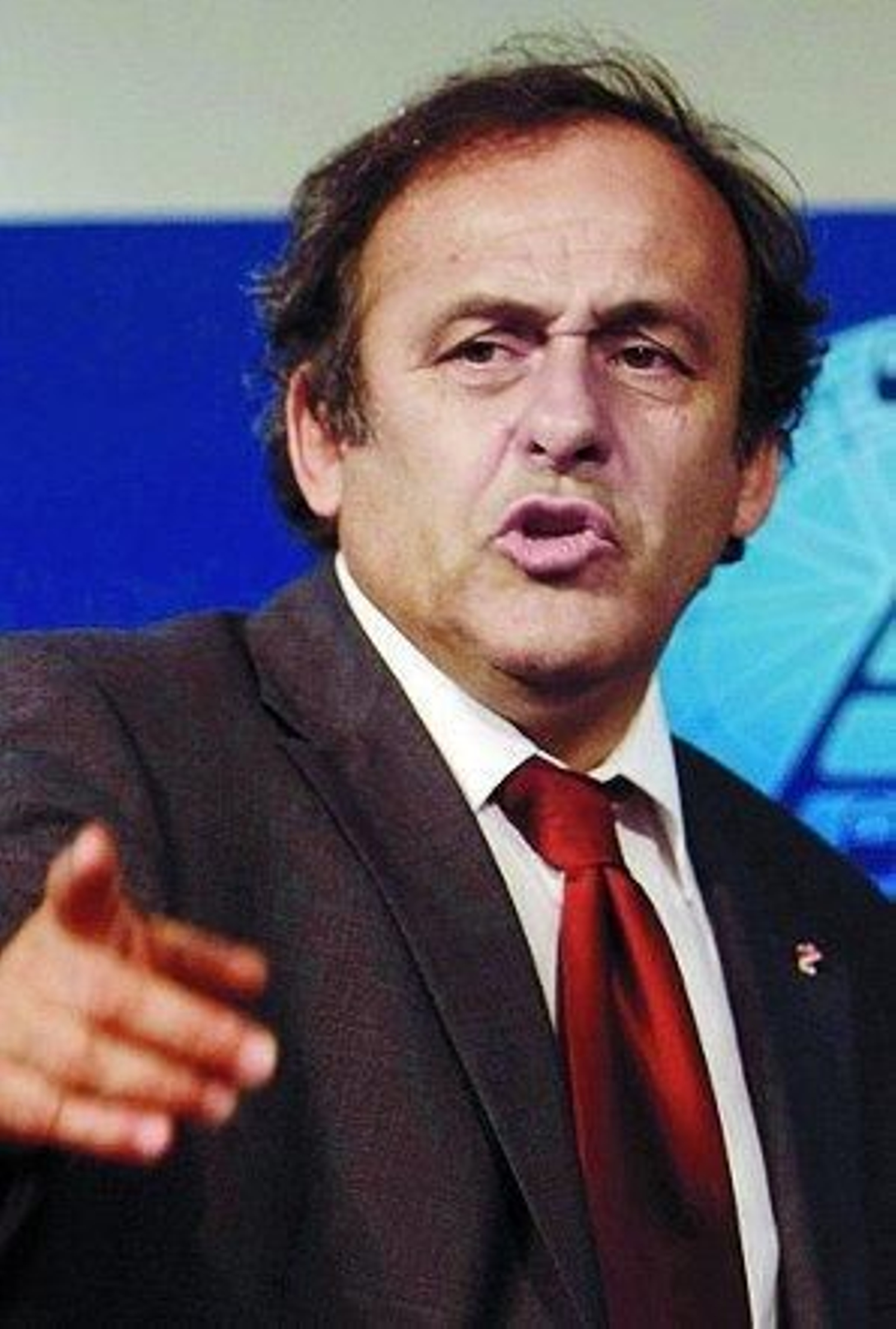 Platini, ingresado tras sufrir un desmayo