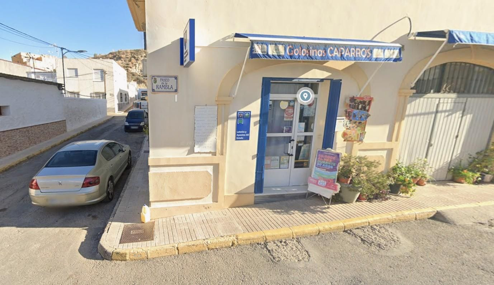 En la tienda de golosinas Caparrós se ha vendido El Millón del Euromillones.