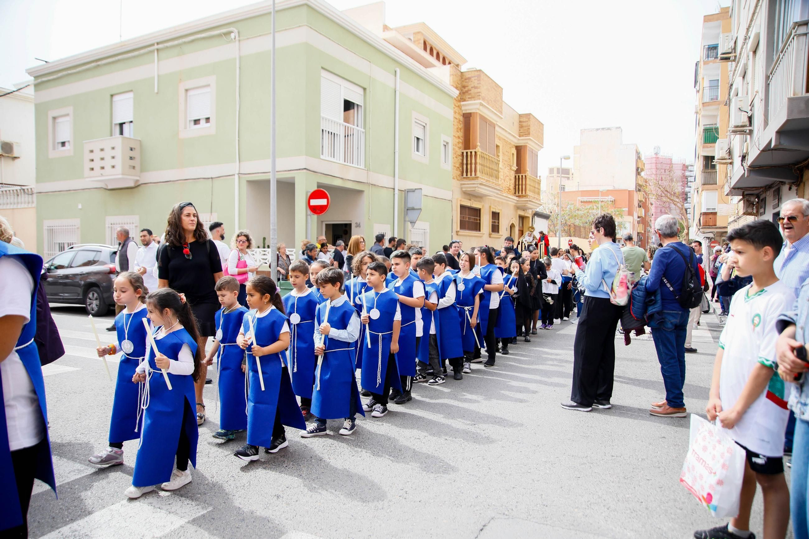 Las imágenes del CEIP San Fernando de El Zapillo de la ciudad de Almería en procesión en el viernes de dolores