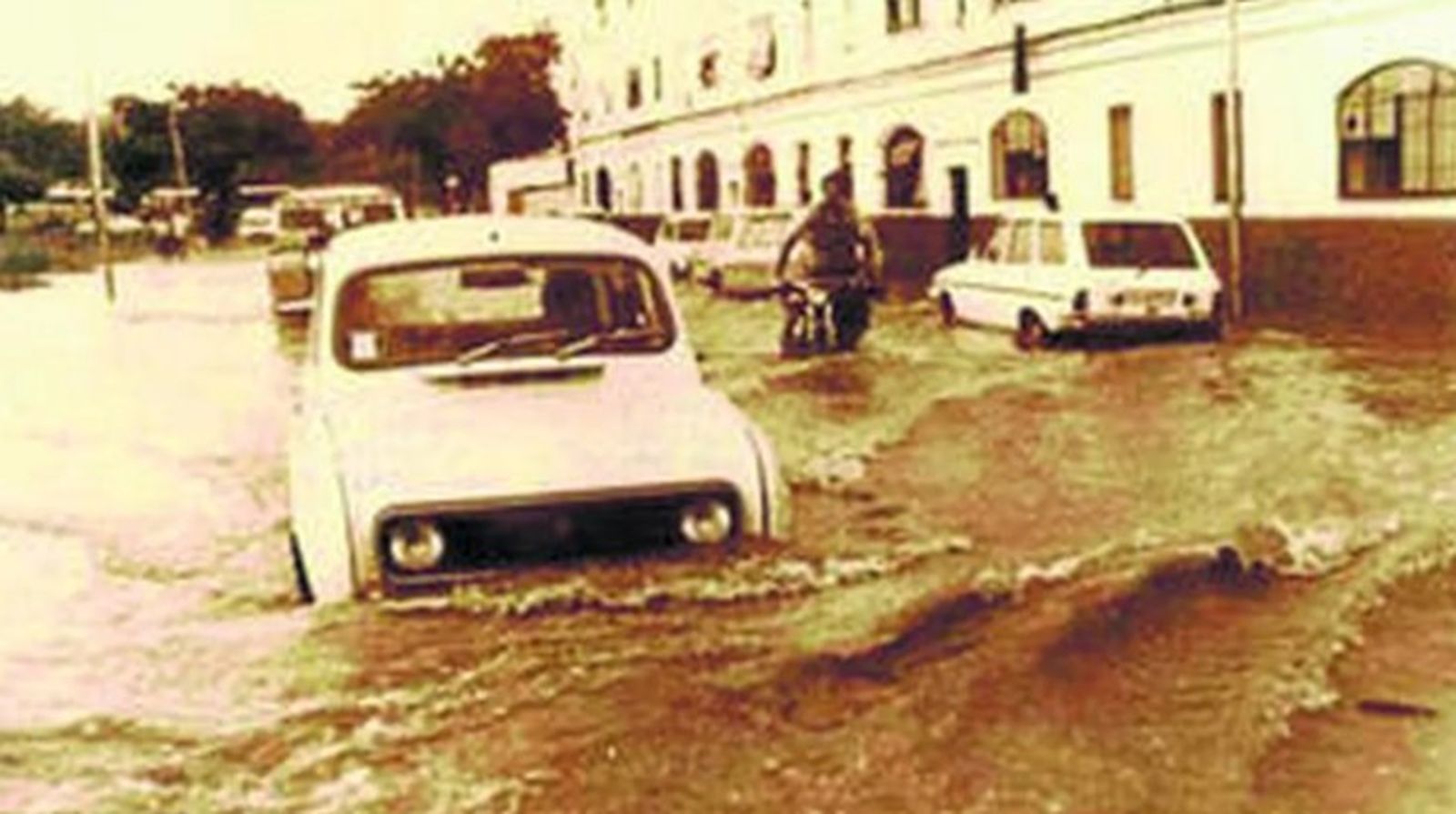 En la inundación del año 1979, el agua llegó a alcanzar un metro de altura en algunas calles, como la Porvera.