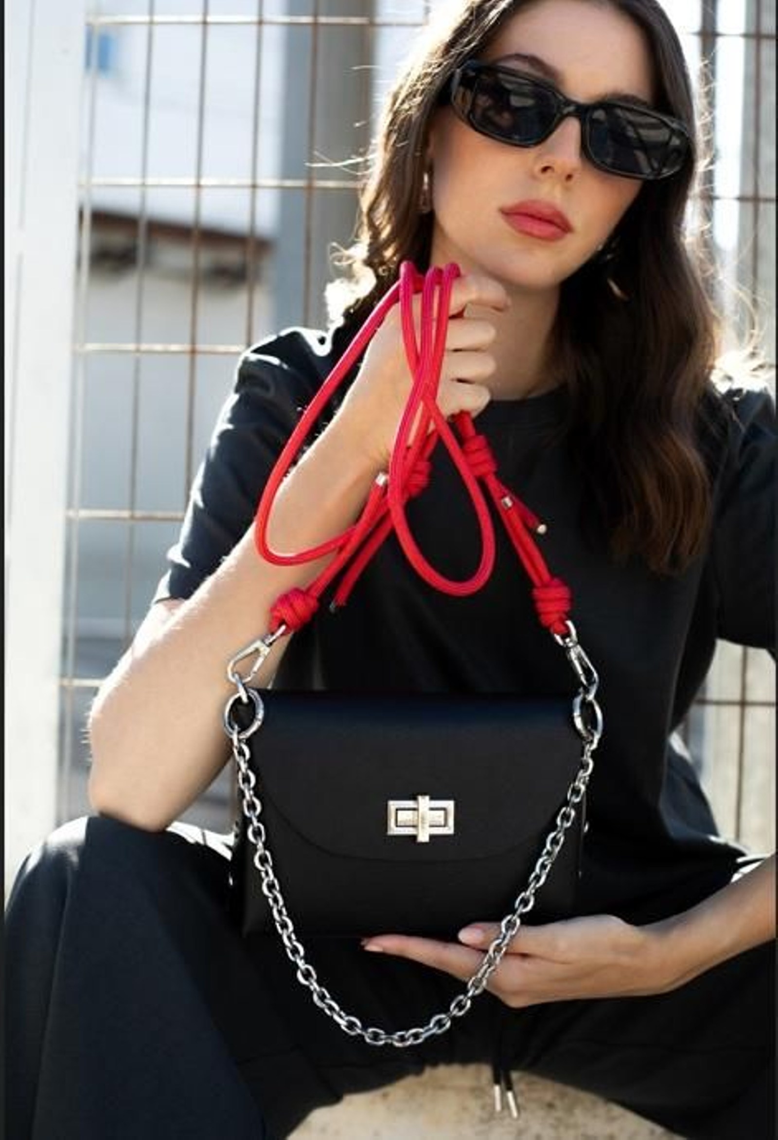 Uno de los bolsos hechos con piel de manzana de la firma Lefance.