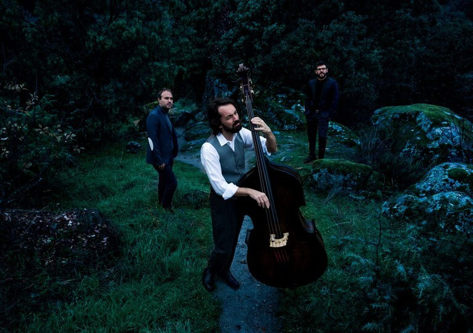 El contrabajista Pablo Martín Caminero regresa en formato de trío a Sevilla.
