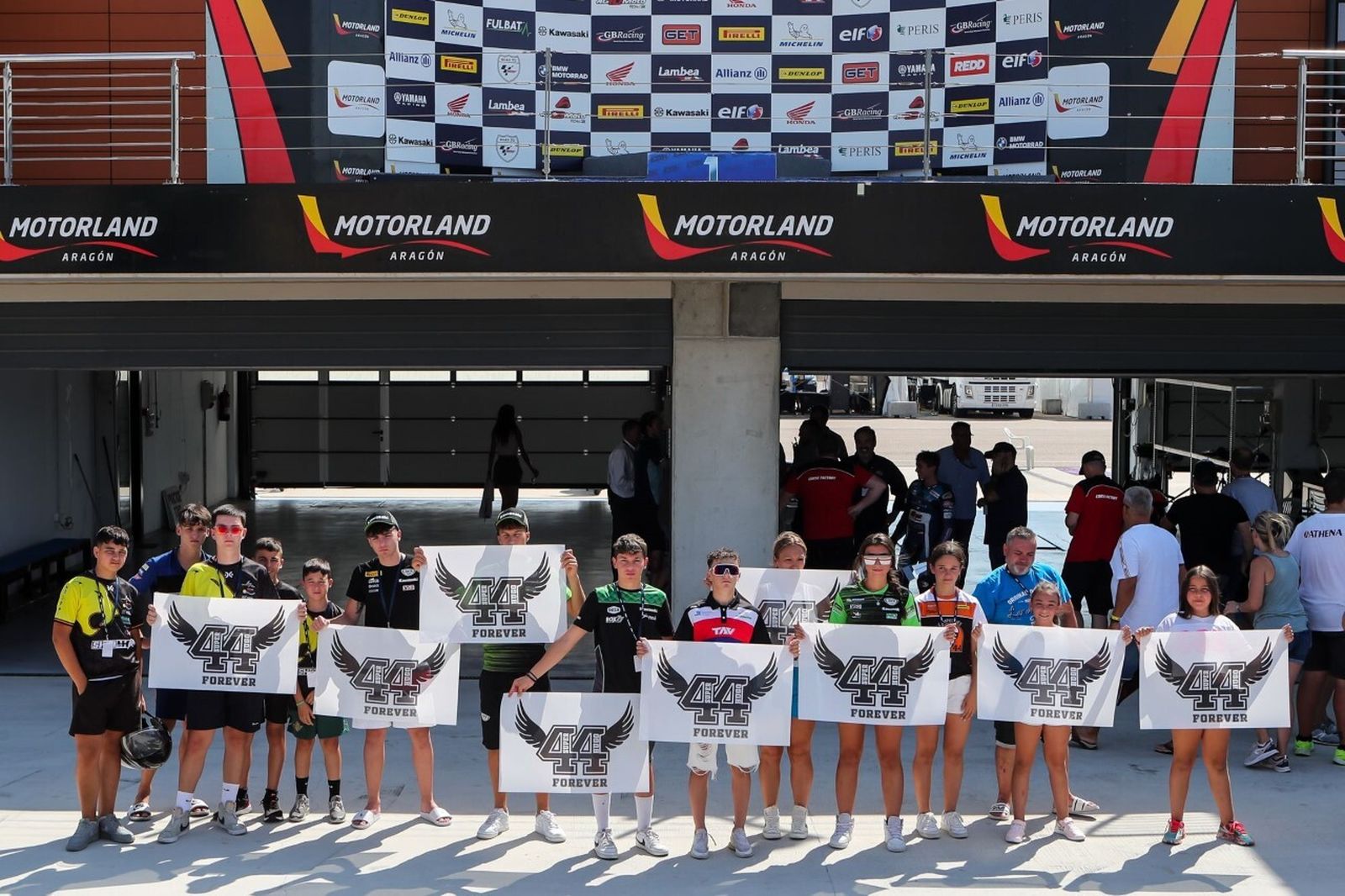 El circuito de Motorland Aragón rindió un emotivo homenaje a Hugo Millán.