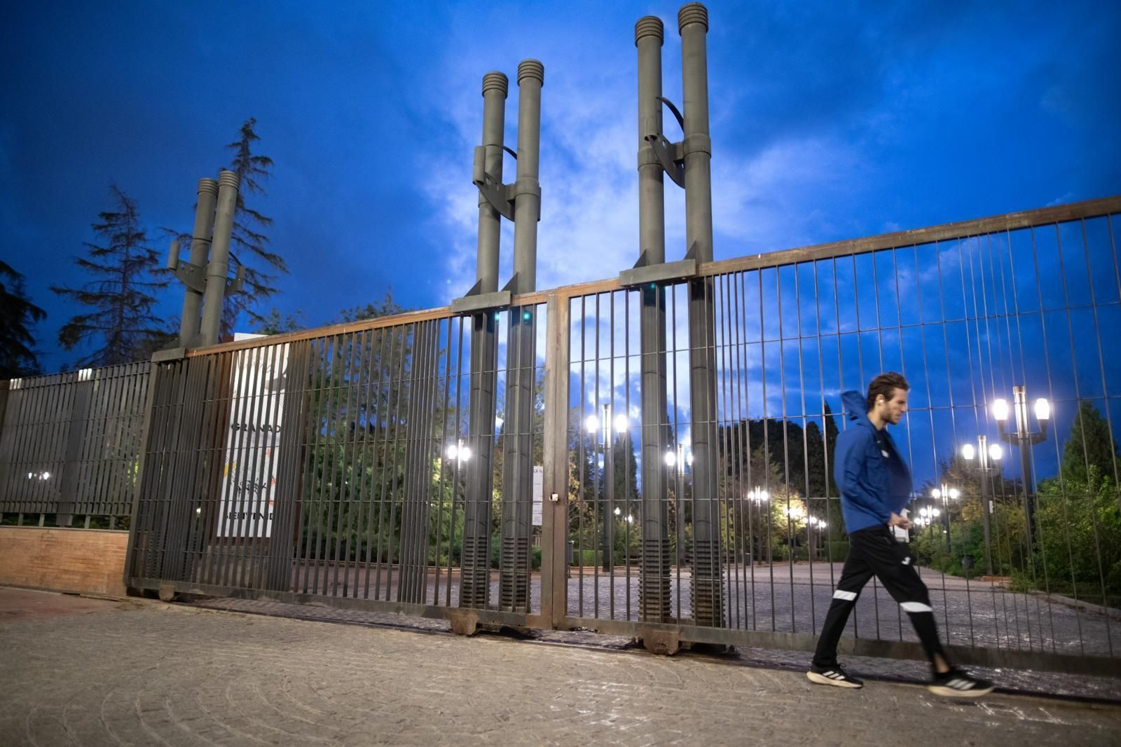 Parque García Lorca cerrado por las fuertes rachas de viento