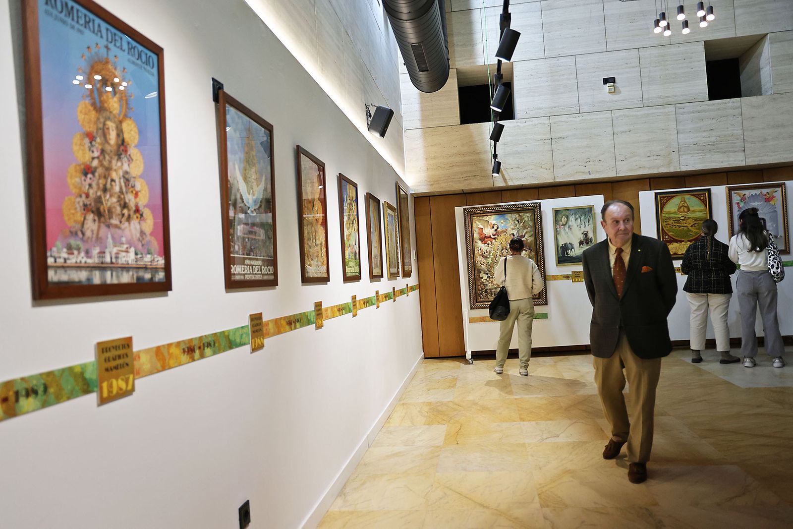 Imágenes de la inauguración de la exposición 'Sueños de Rocío. Carteles de Romería'.