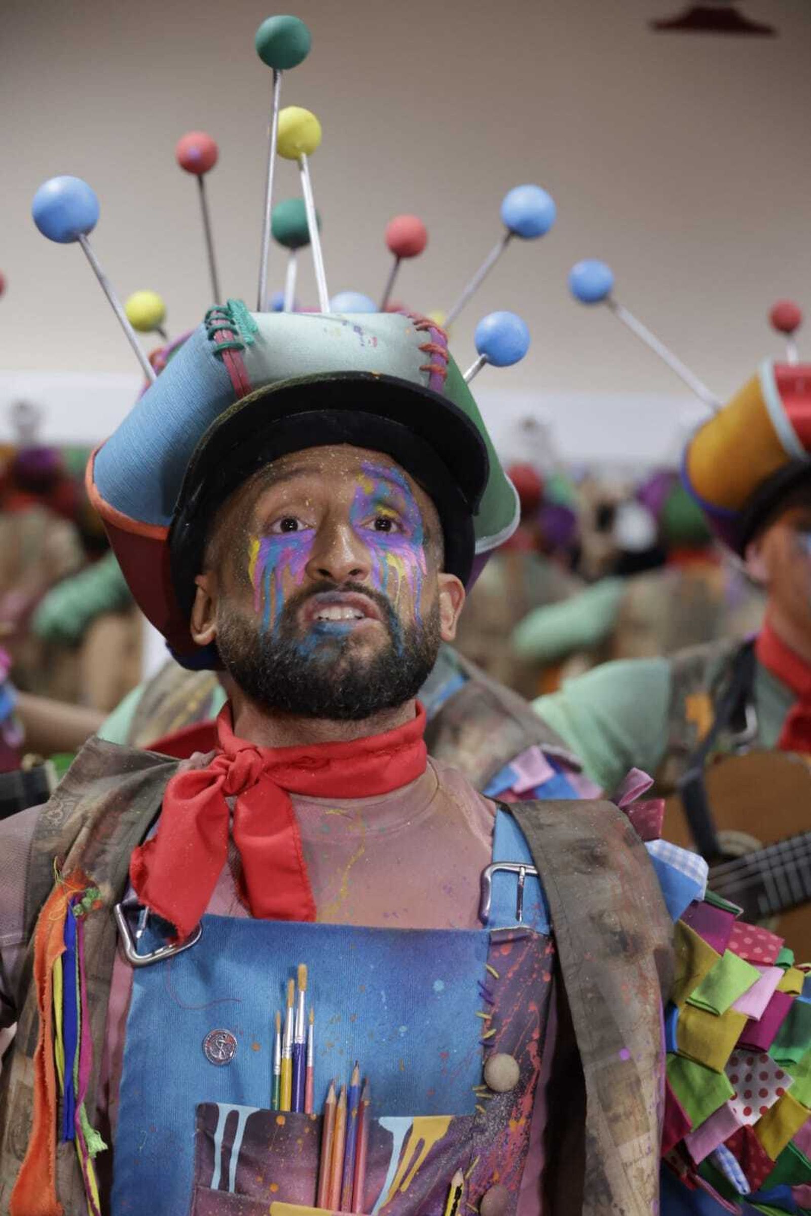 23:30 h. Comparsa 'Los carnavaleros' en camerinos.