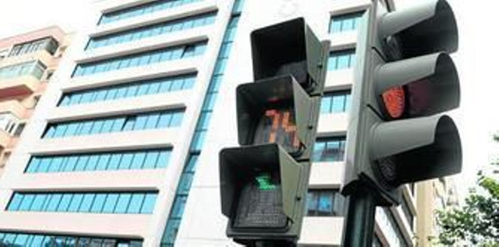 El Ayuntamiento está ampliando el número de semáforos en la ciudad.