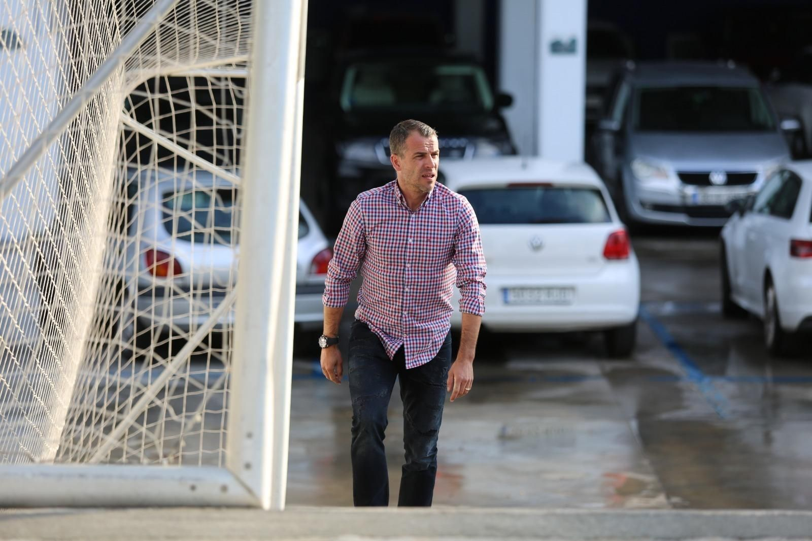 Desfile de caras conocidas en el Anexo