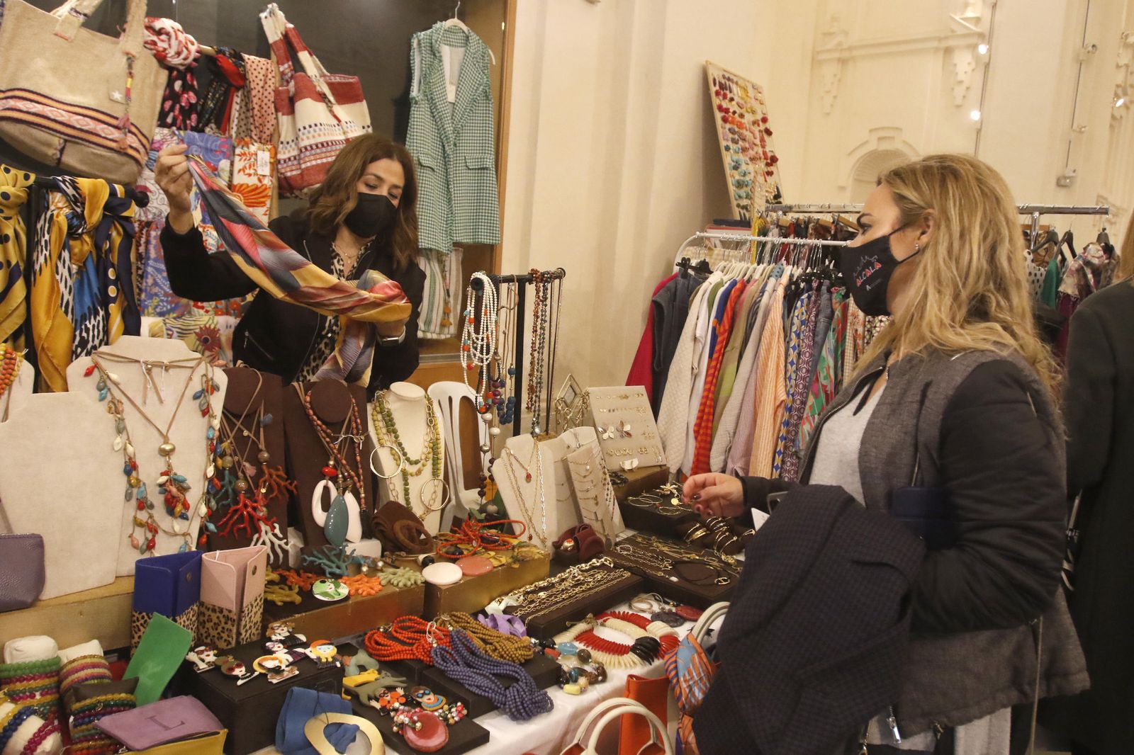 Así es el Baratillo de Primavera de Adevida en Córdoba, en imágenes