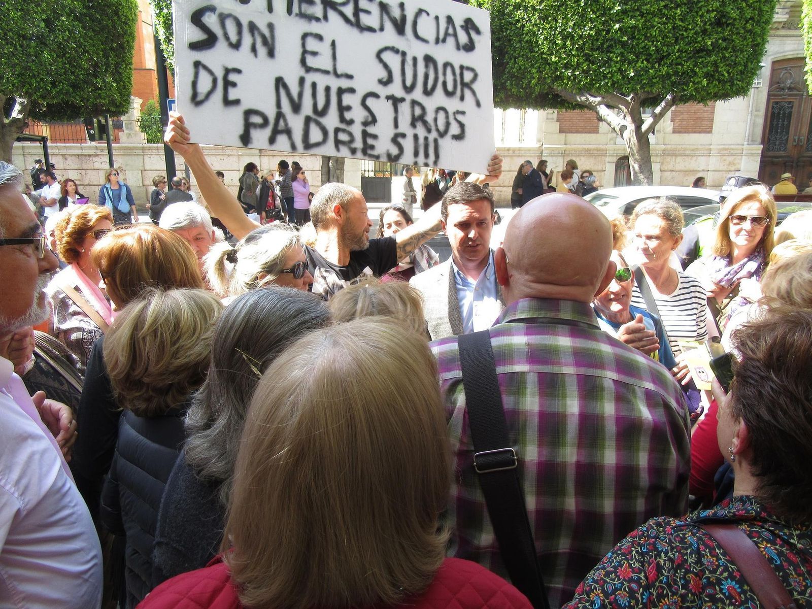 Las herencias son el sudor de nuestros padres