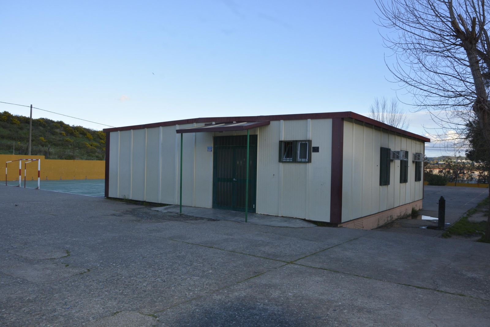 Una de las aulas prefabricadas del colegio Los Arcos