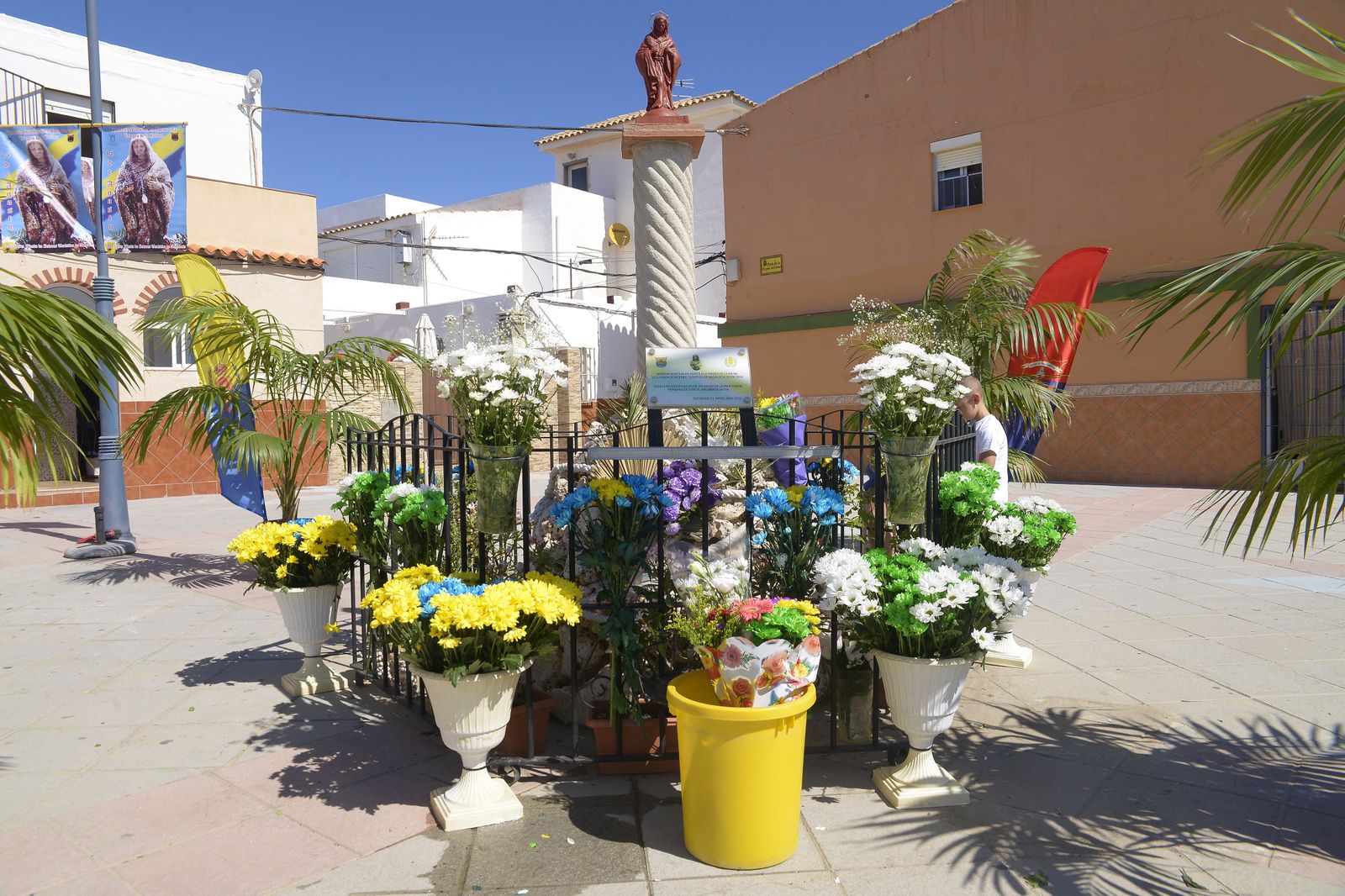 Fotos de la ofrenda a la Virgen de la Plama en El Rinconcillo