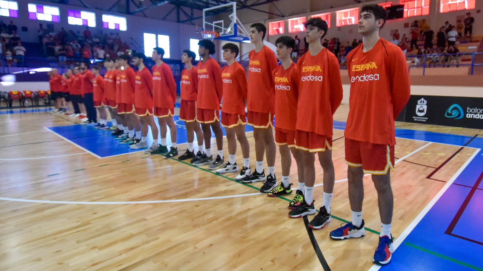 Las fotos de la reinauguración del Pabellon Municipal de La Línea