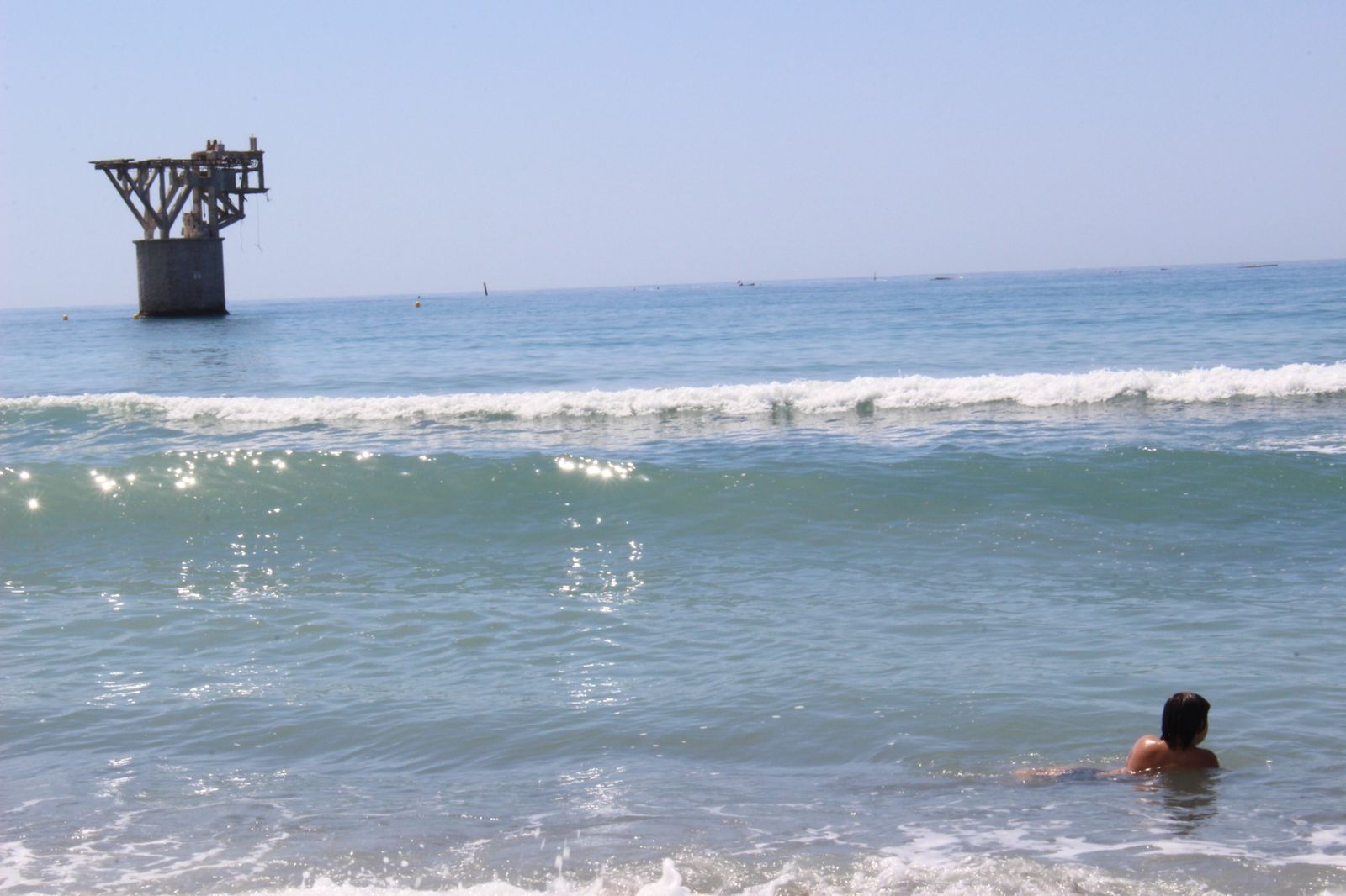 Fotos de las playas de Marbella, con los primeros bañistas de la fase 2
