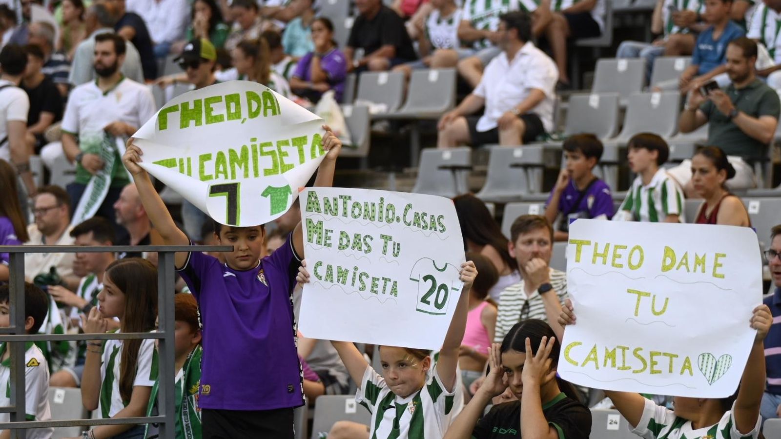 Las mejores fotos del ambiente en El Arcángel para el Córdoba CF - Albacete