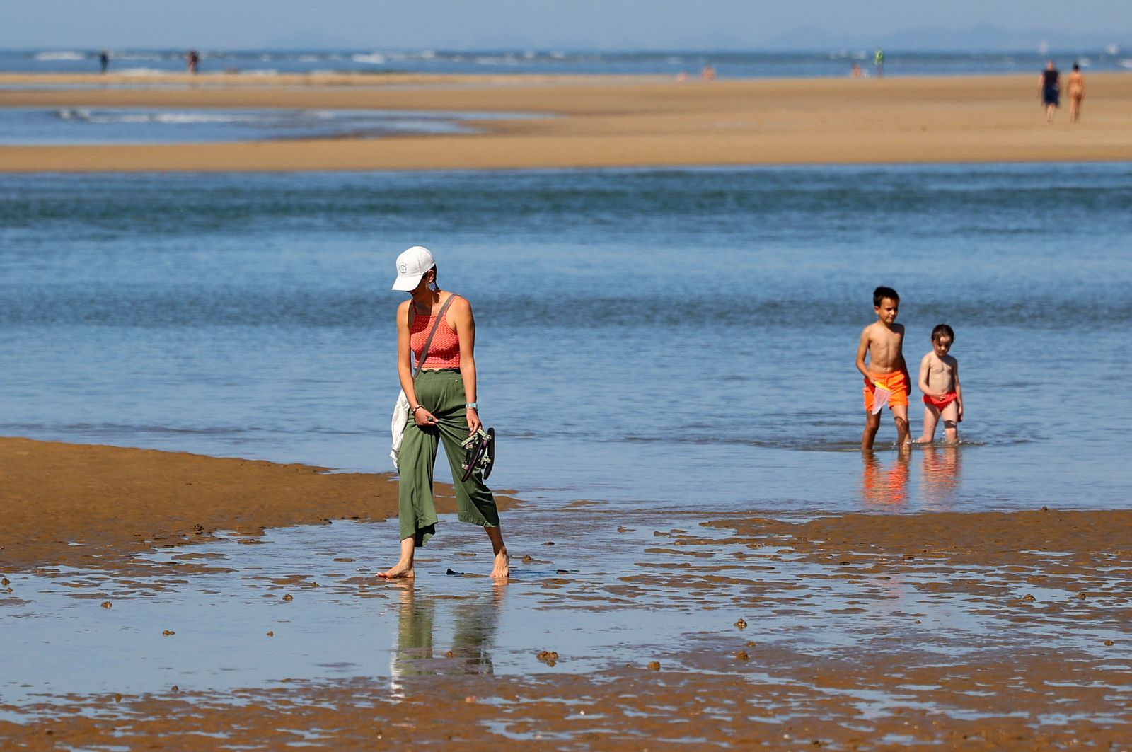 Imágenes del ambiente en las playas de Huelva durante la mañana